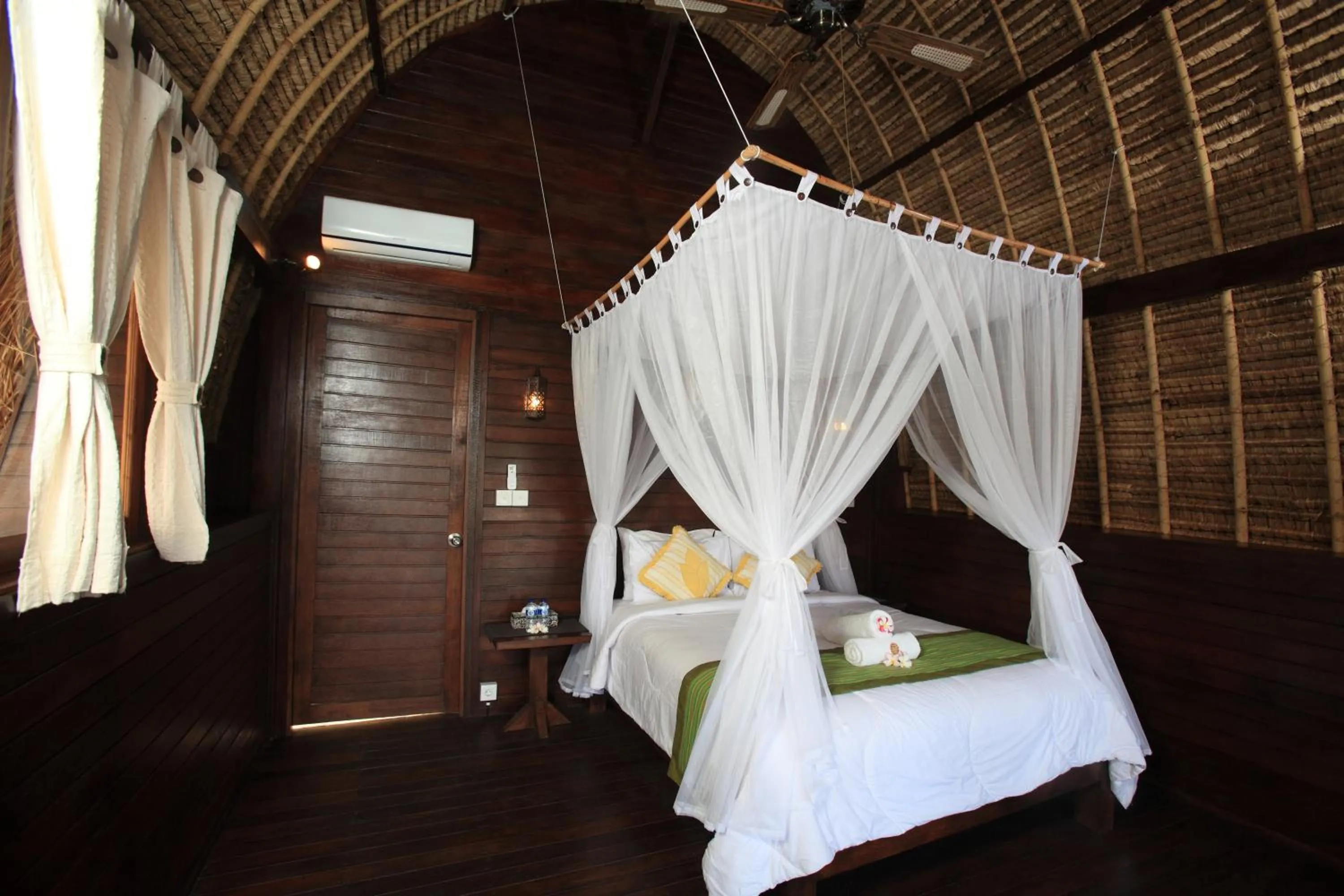 Bed in Sunset Coin Lembongan