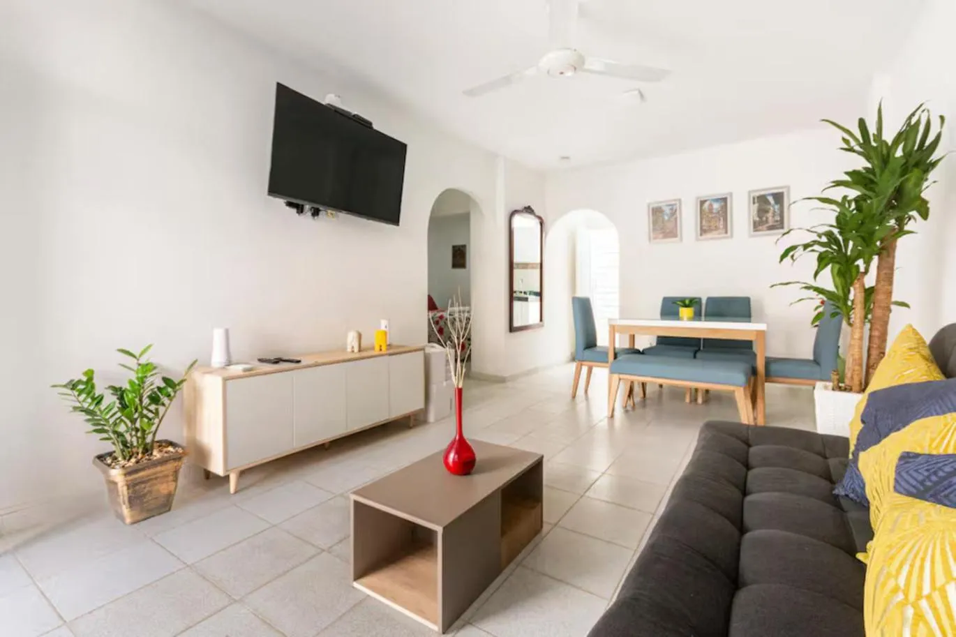 TV and multimedia in Casa Roman Hotel Boutique