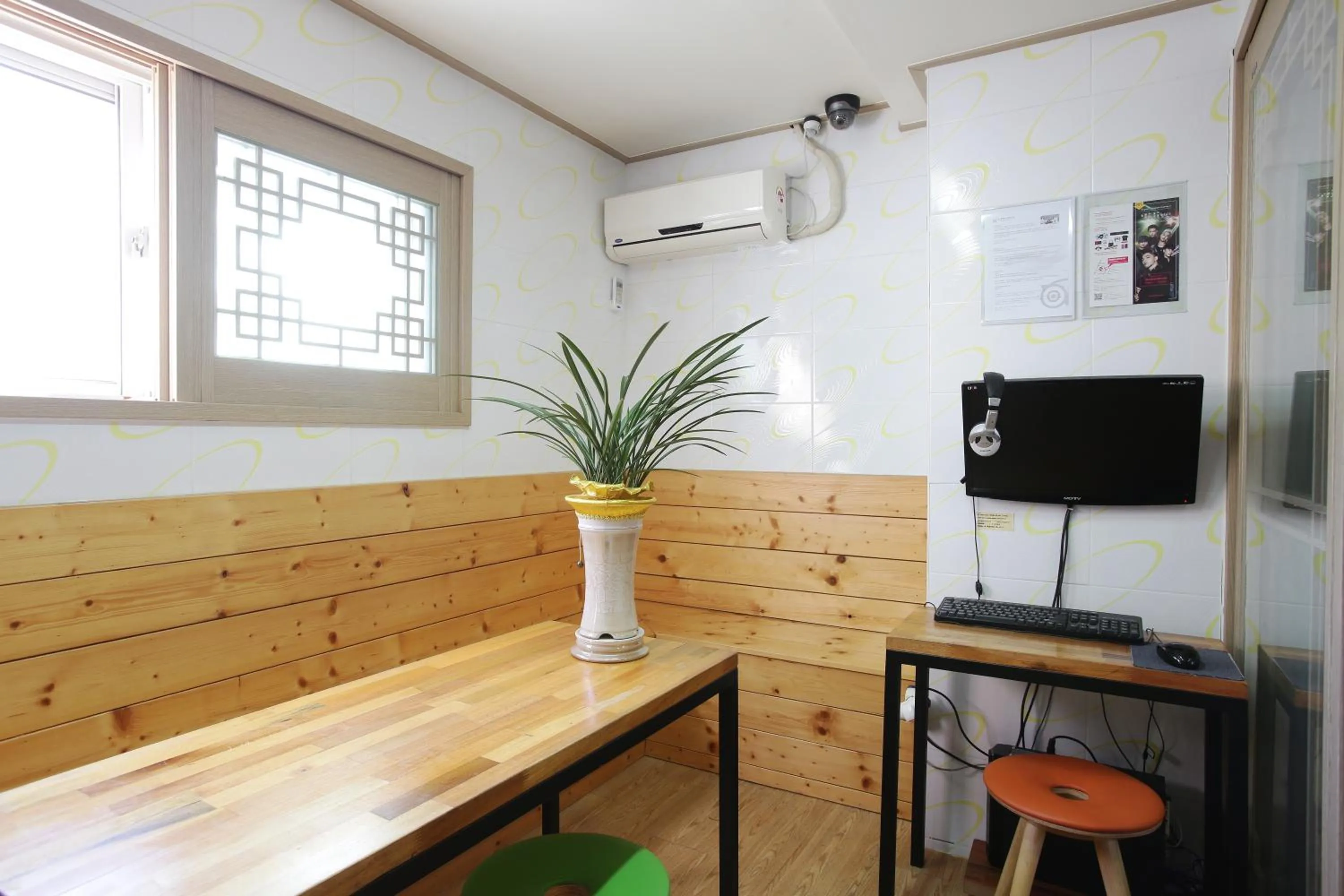 Communal lounge/ TV room in K-POP Residence Myeongdong 1