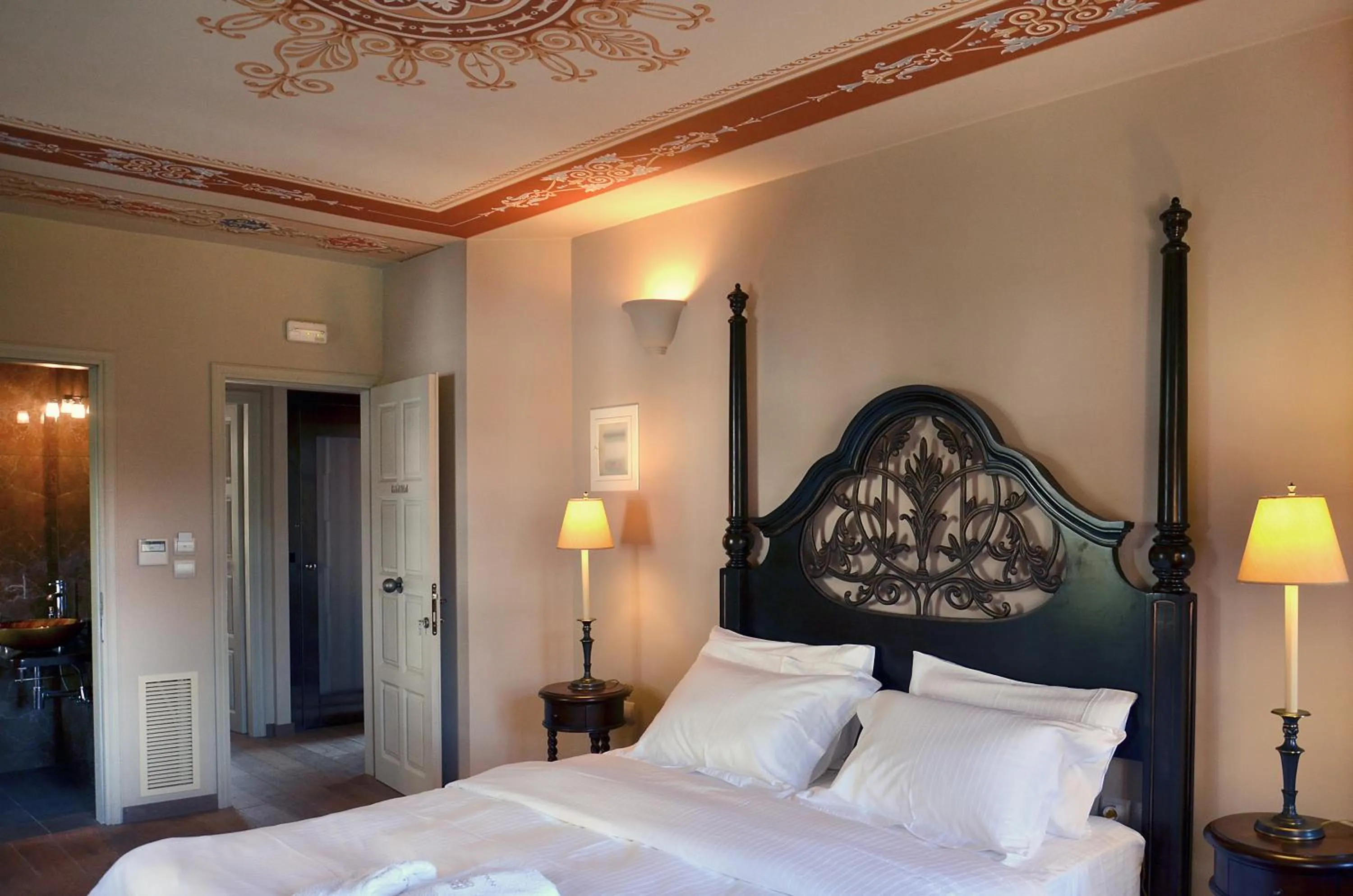 Bed in Archontiko Chioti