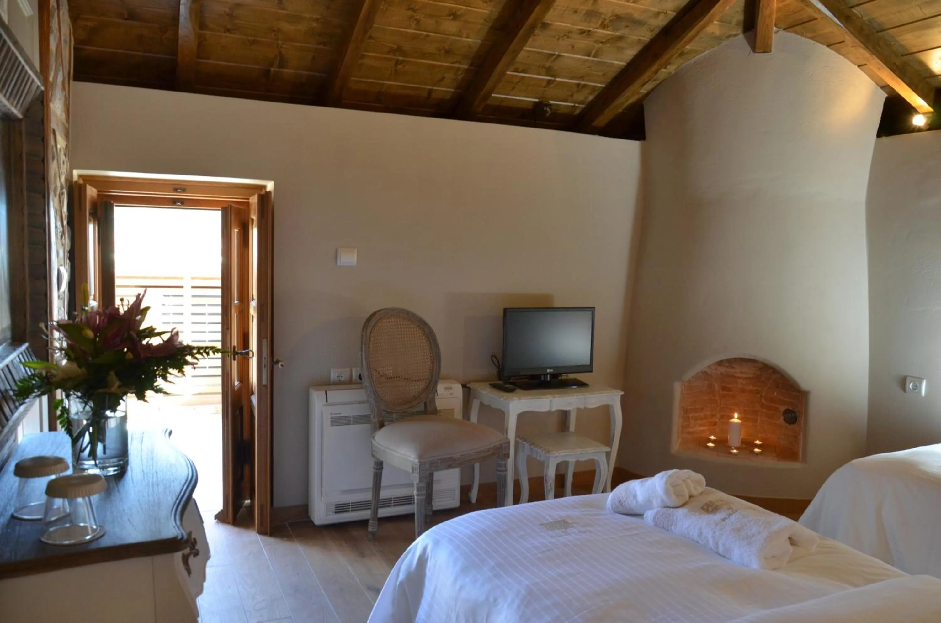 Decorative detail, Bed in Archontiko Chioti