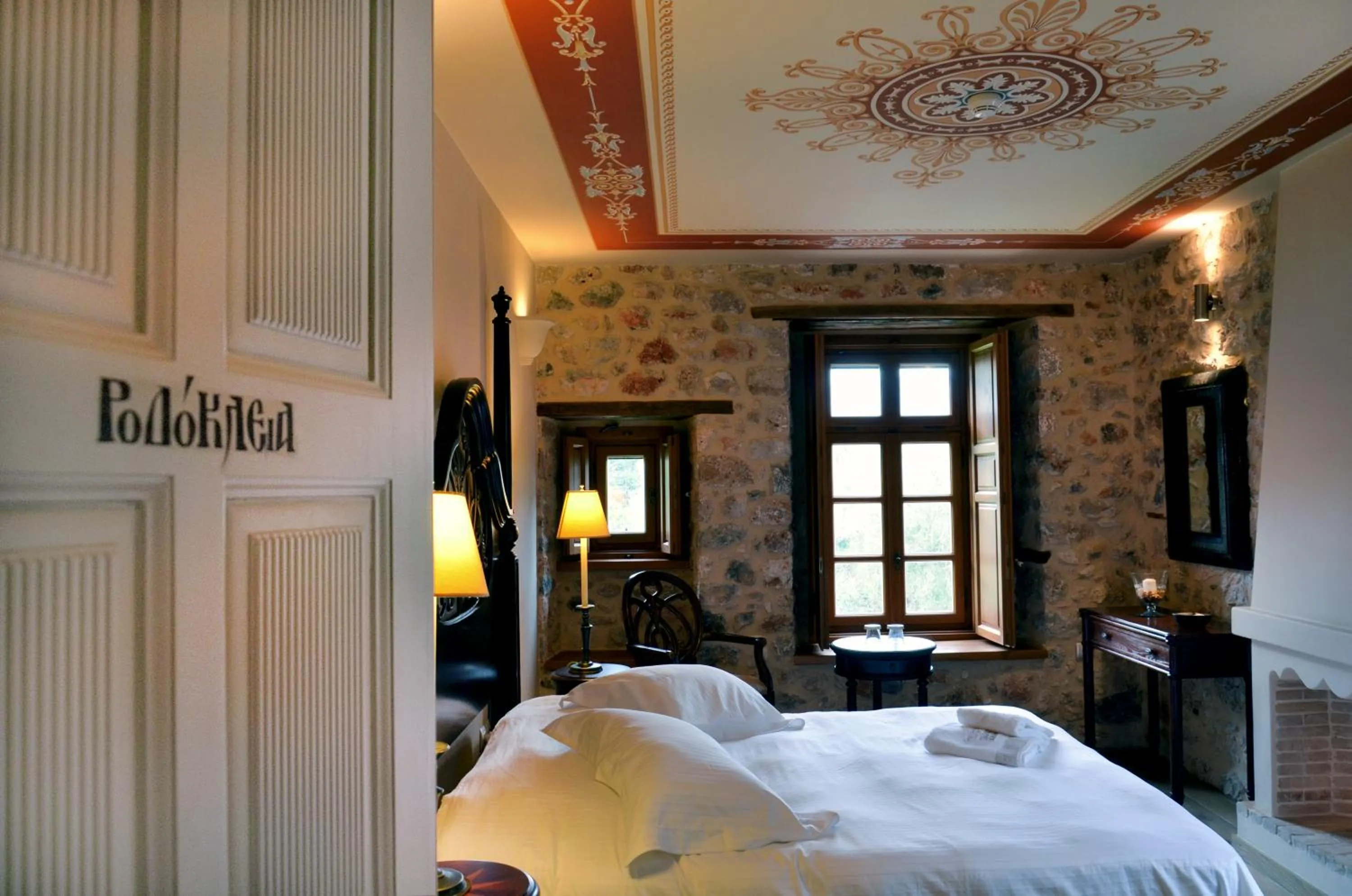 Photo of the whole room, Bed in Archontiko Chioti