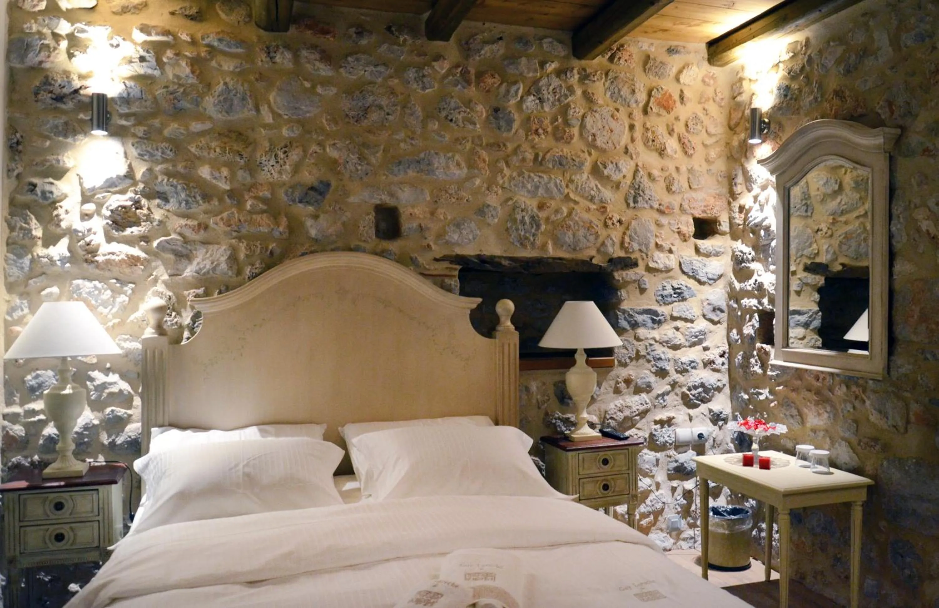 Bed in Archontiko Chioti