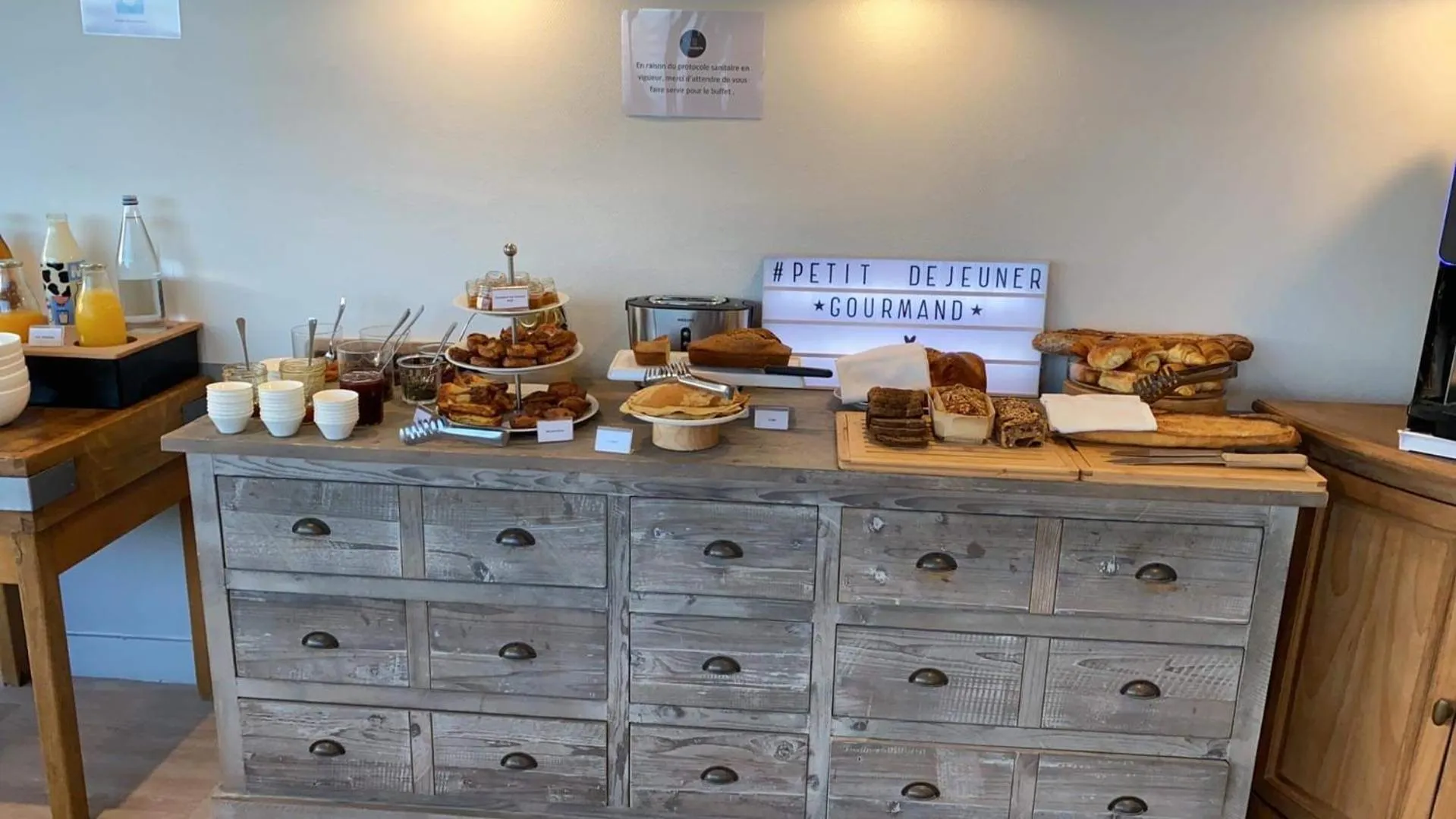 Breakfast in Villa Les Hydrangéas