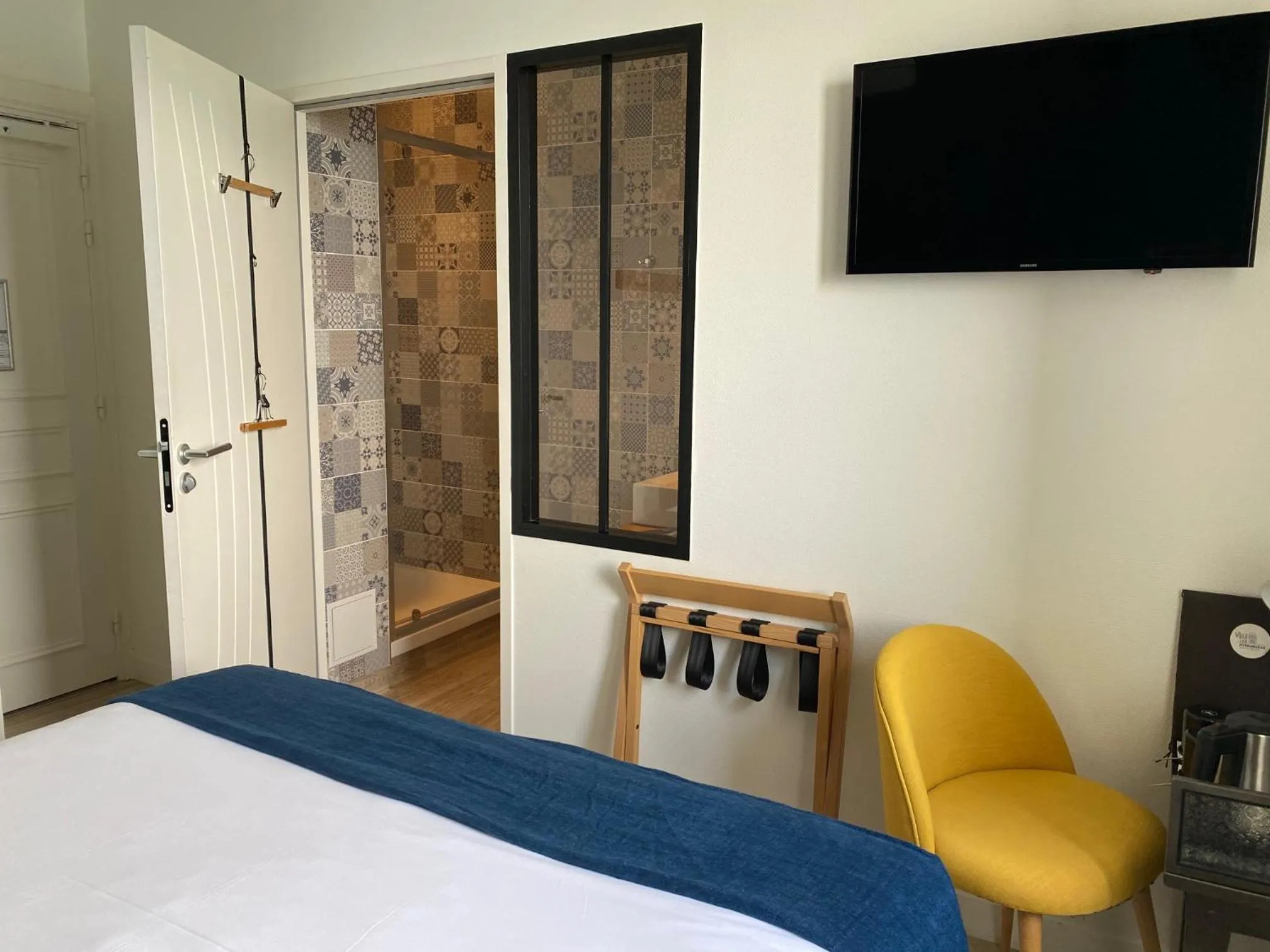 Bathroom, Bed in Villa Les Hydrangéas