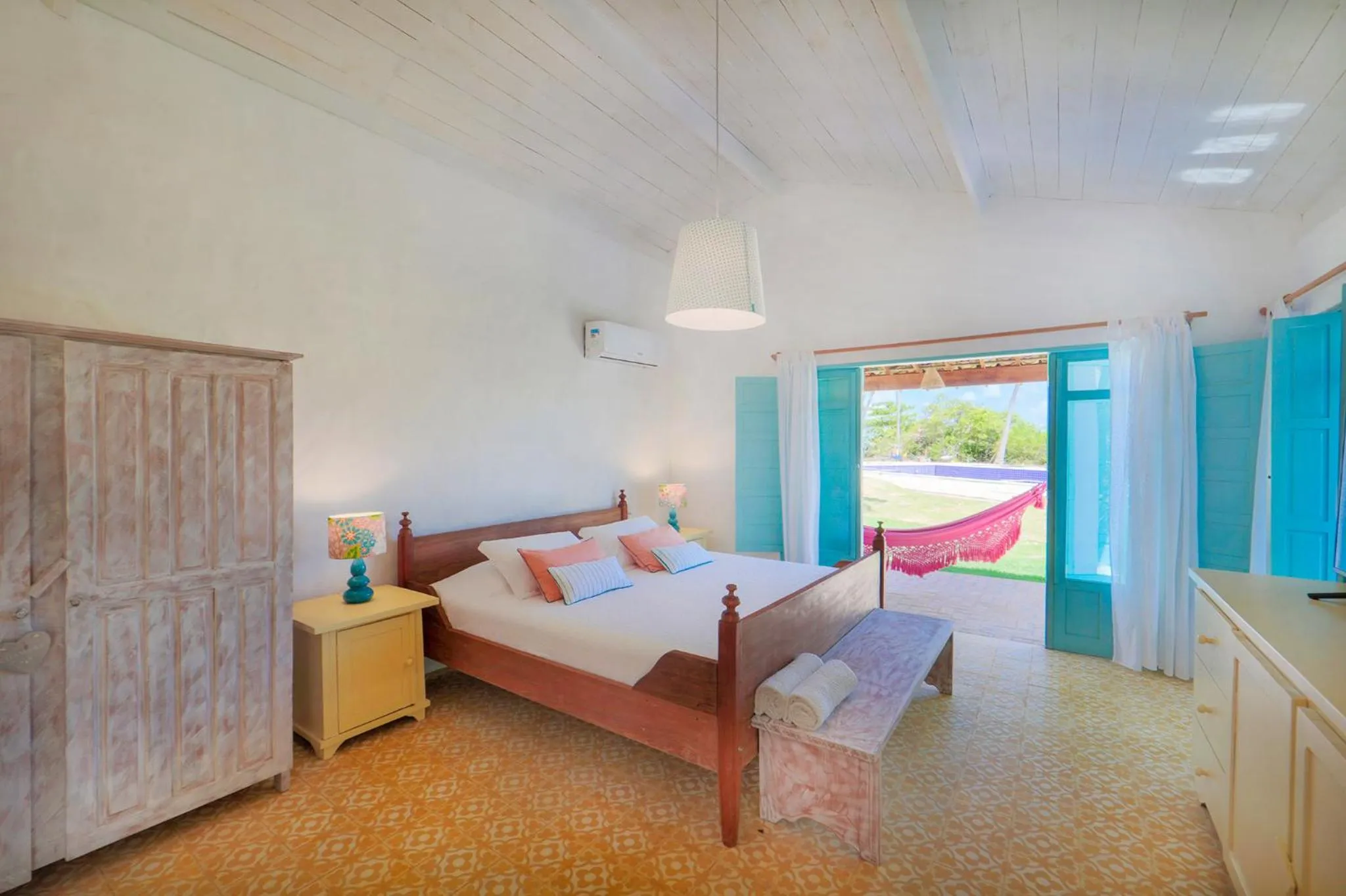 Shower, Bed in Pousada Patacho