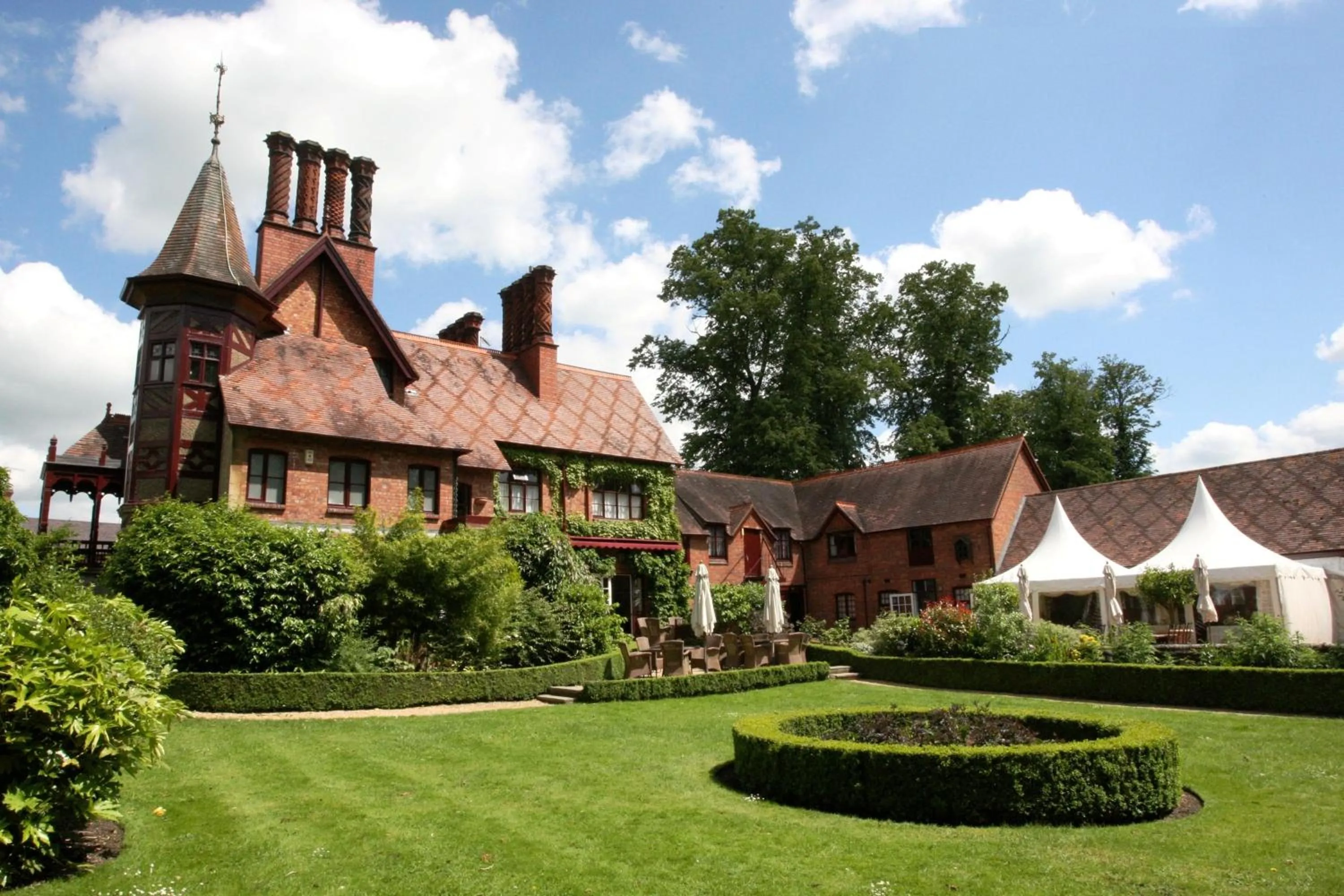 Facade/entrance in The Five Arrows Hotel