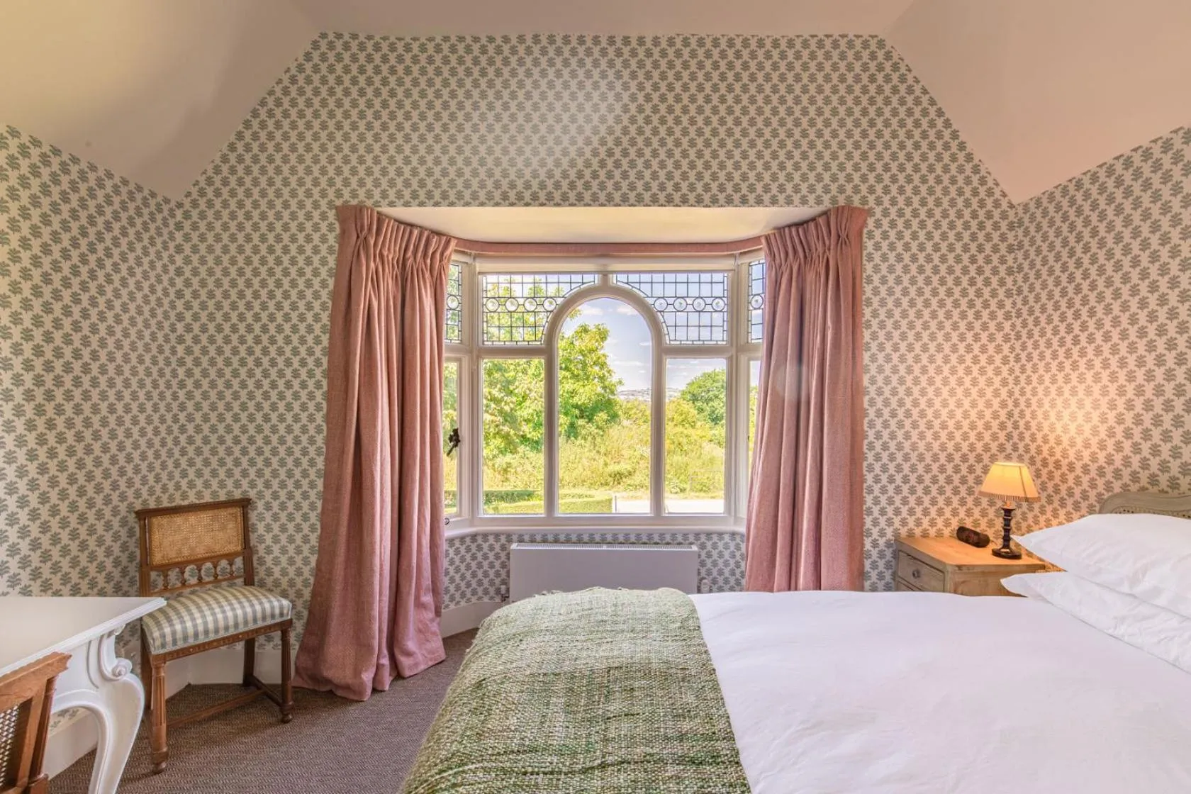 Bed in The Five Arrows Hotel