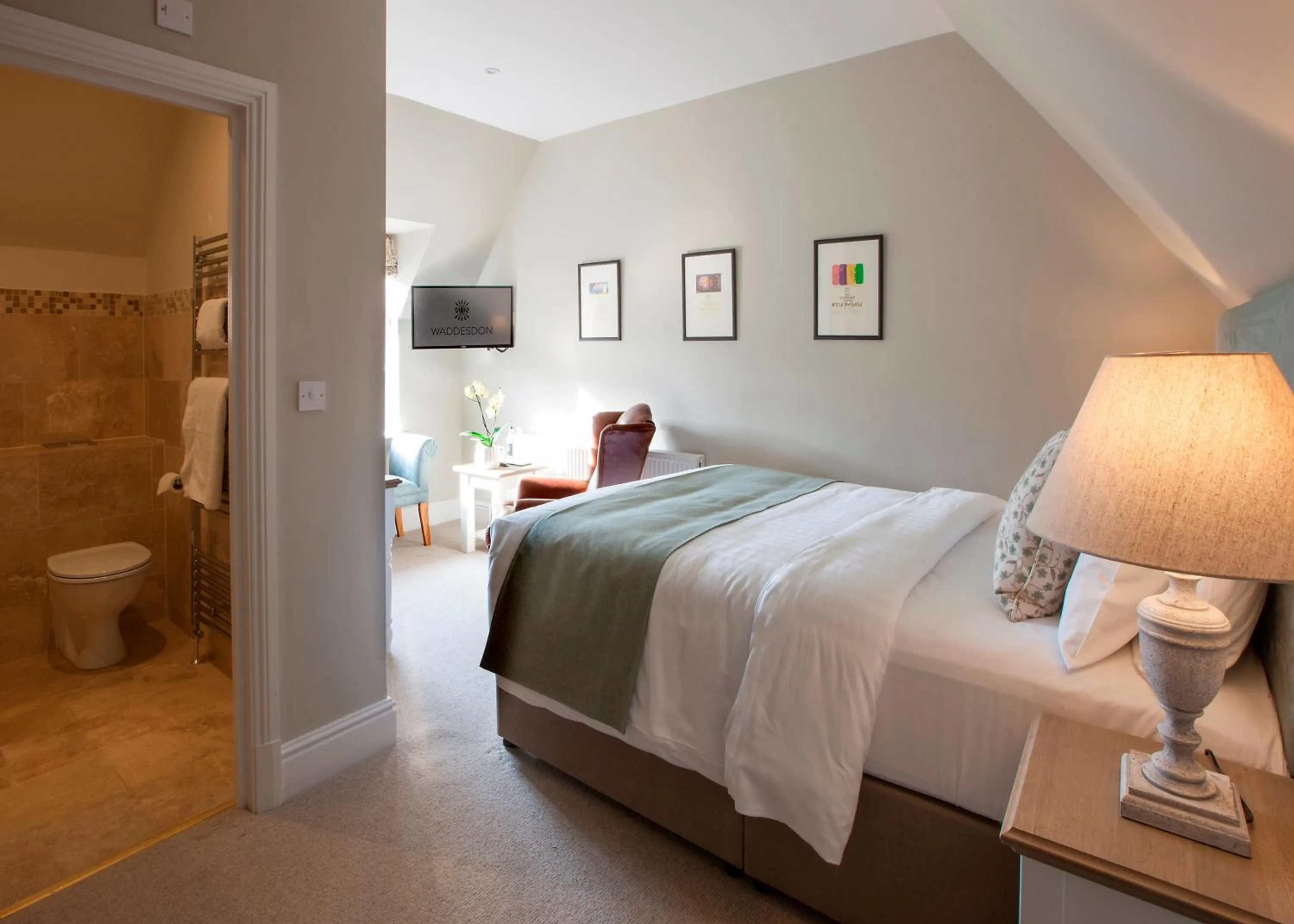 Bedroom, Bed in The Five Arrows Hotel