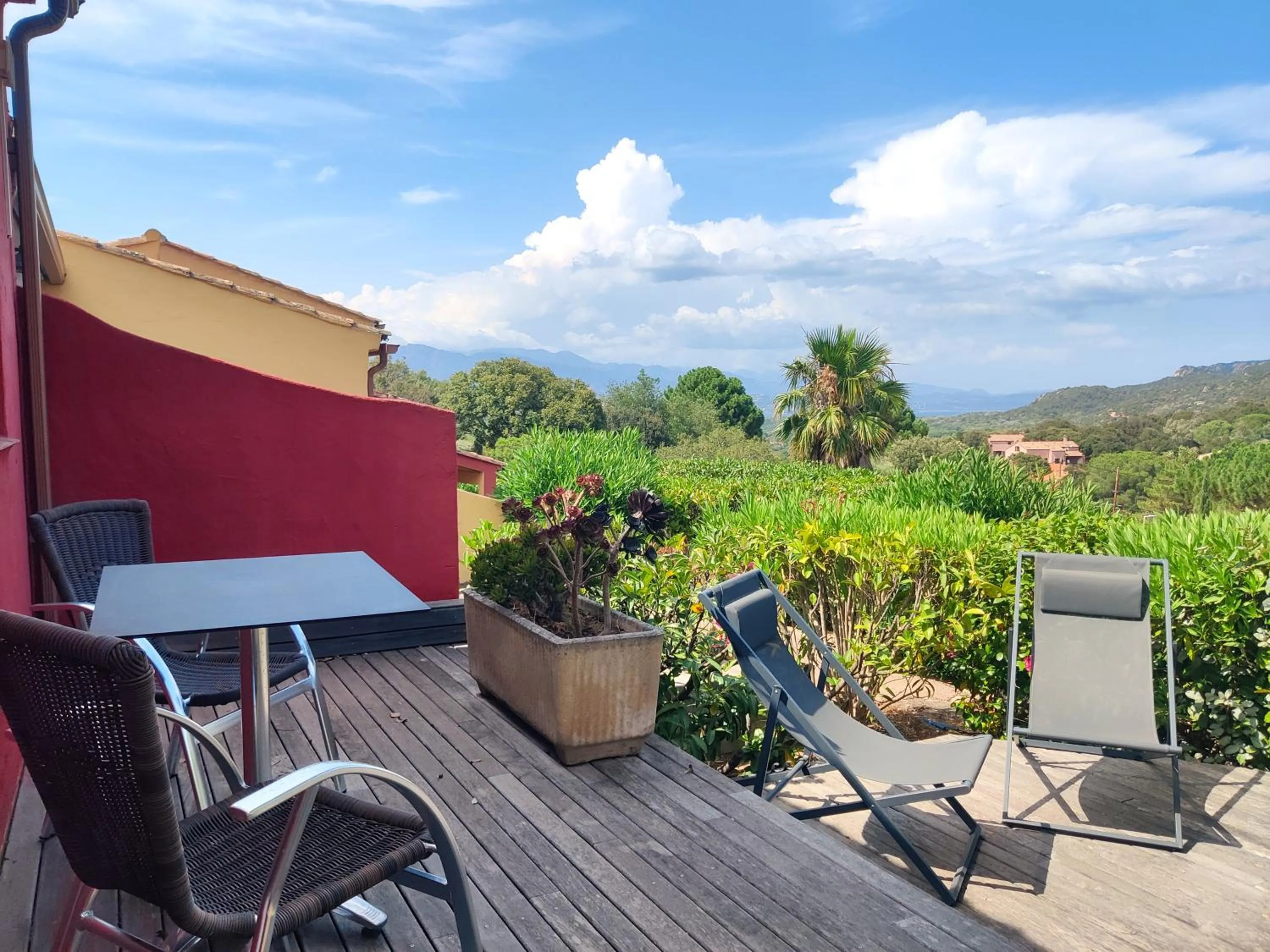 Natural landscape in Le Roc E Fiori Hotel - Teritoria