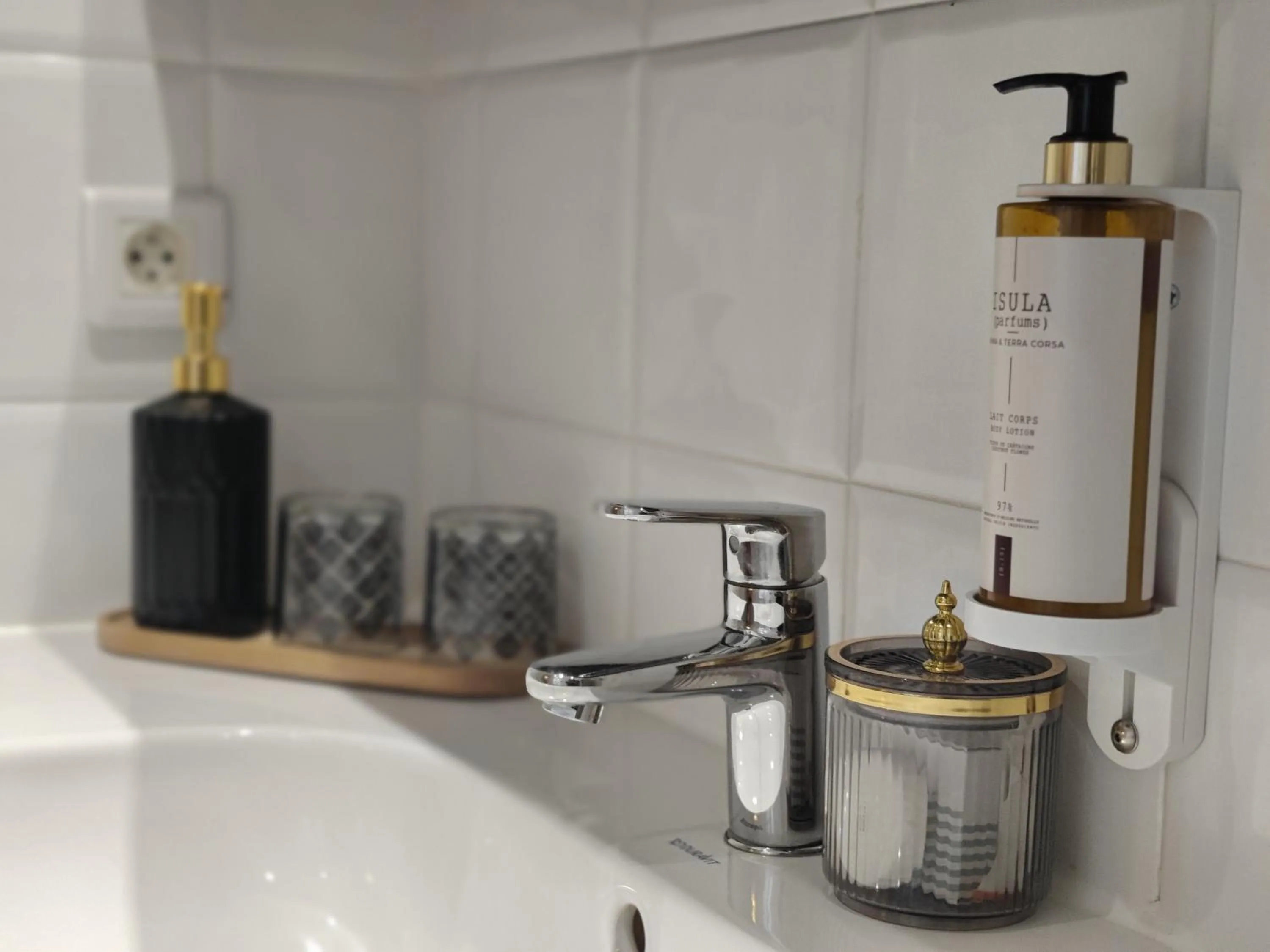 Bathroom in Le Roc E Fiori Hotel - Teritoria