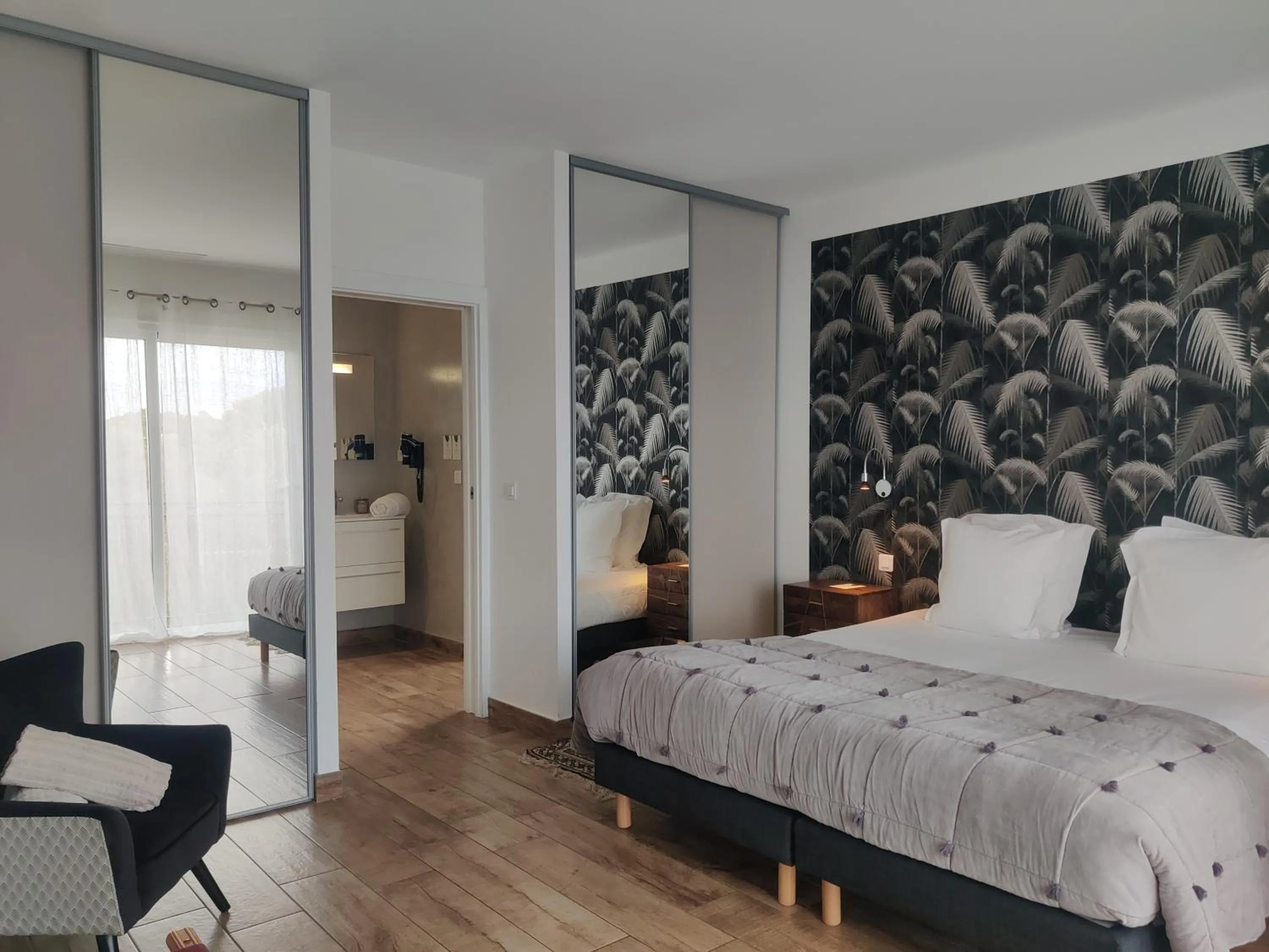 Photo of the whole room, Bed in Le Roc E Fiori Hotel - Teritoria