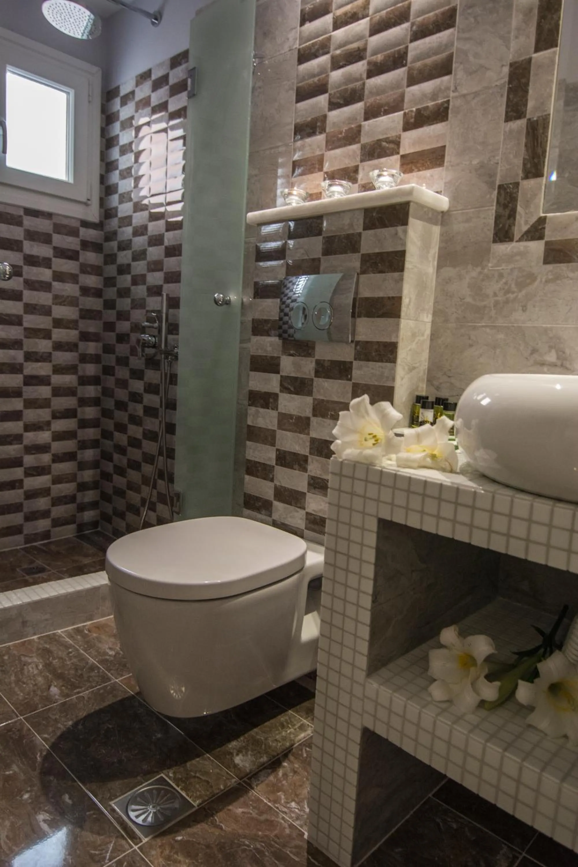 Bathroom in Polydefkis Hotel