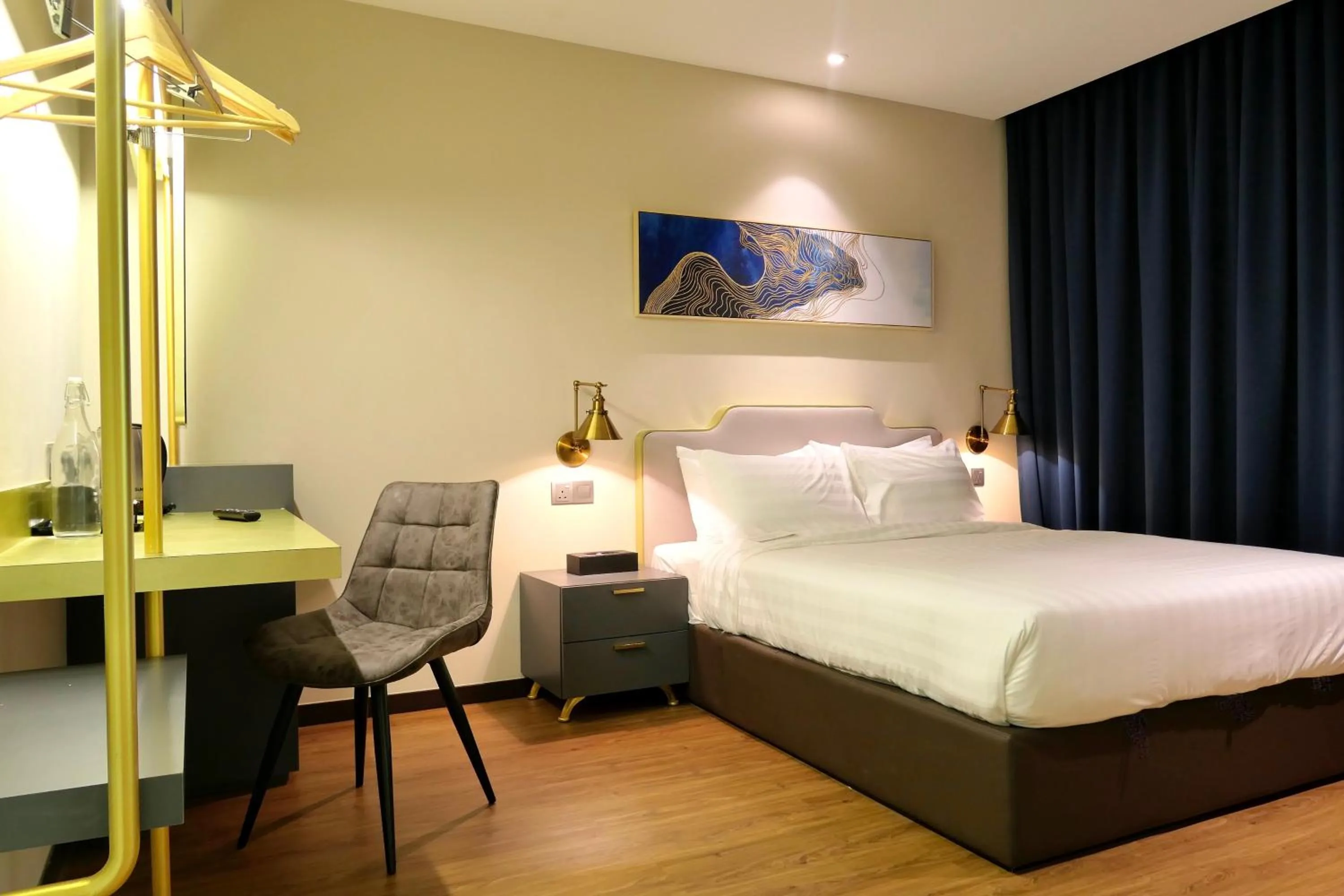 Counselor Queen Room in Le Embassy Hotel Georgetown