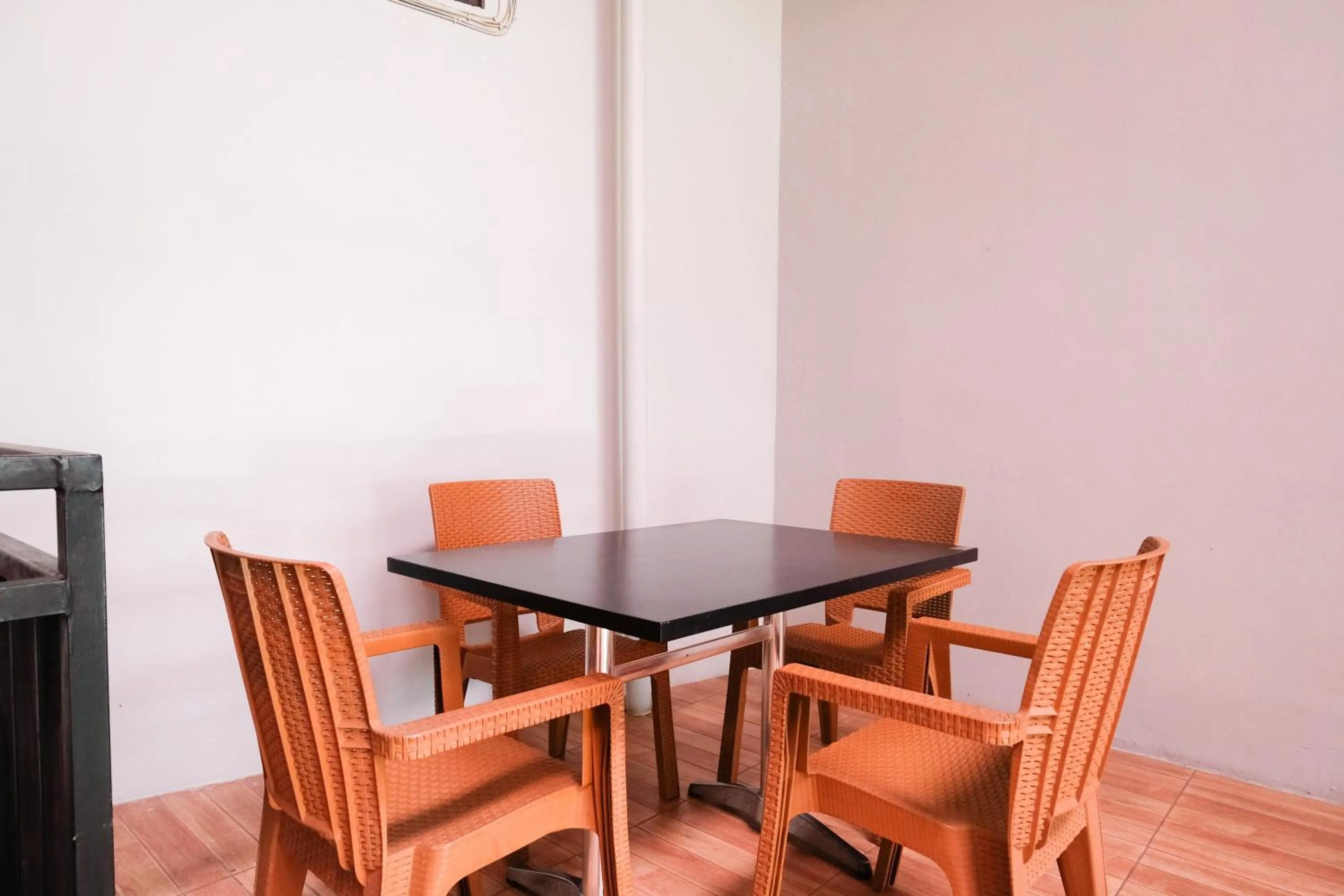 Seating area in RedDoorz at MM Guesthouse Yogyakarta