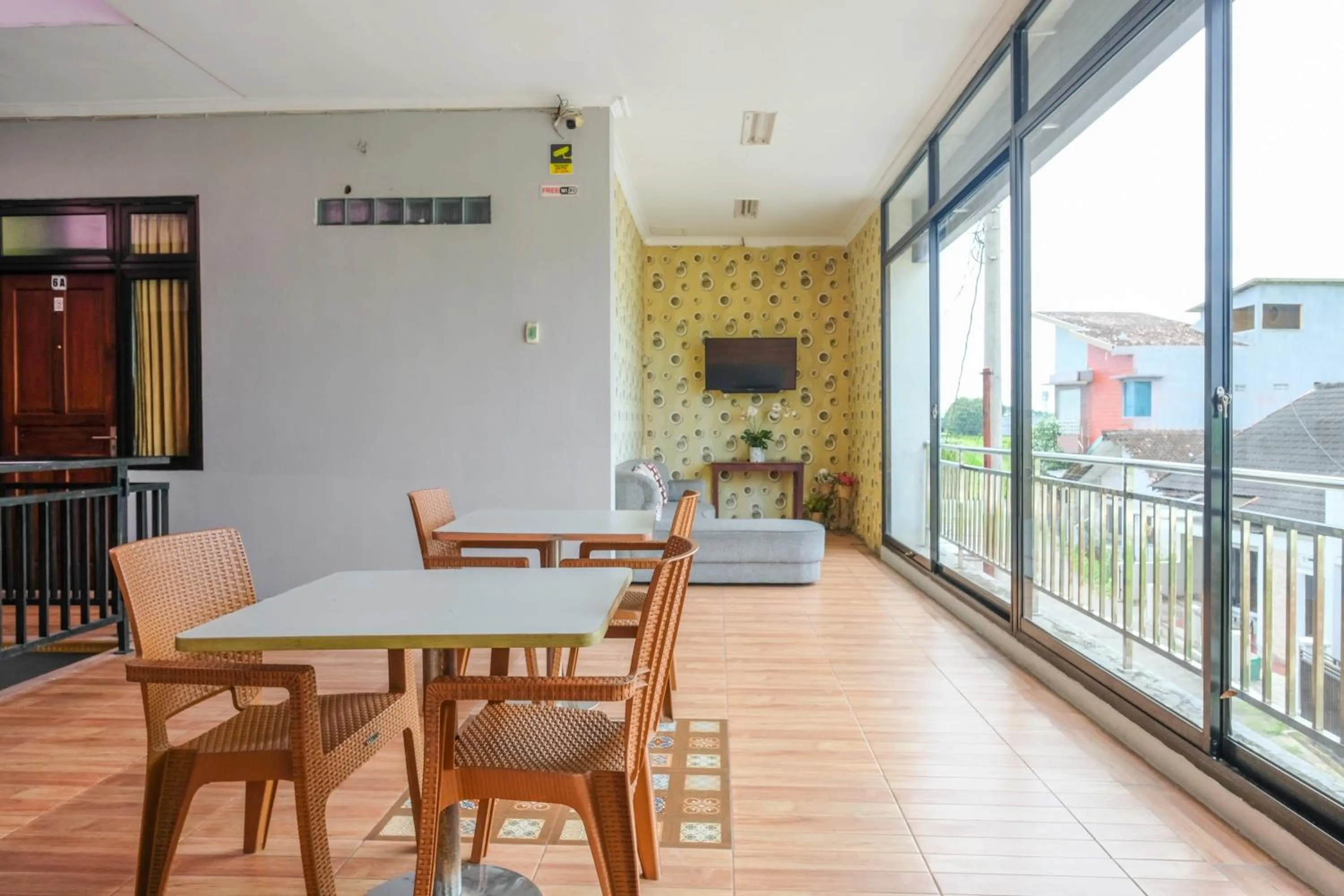 Seating area in RedDoorz at MM Guesthouse Yogyakarta
