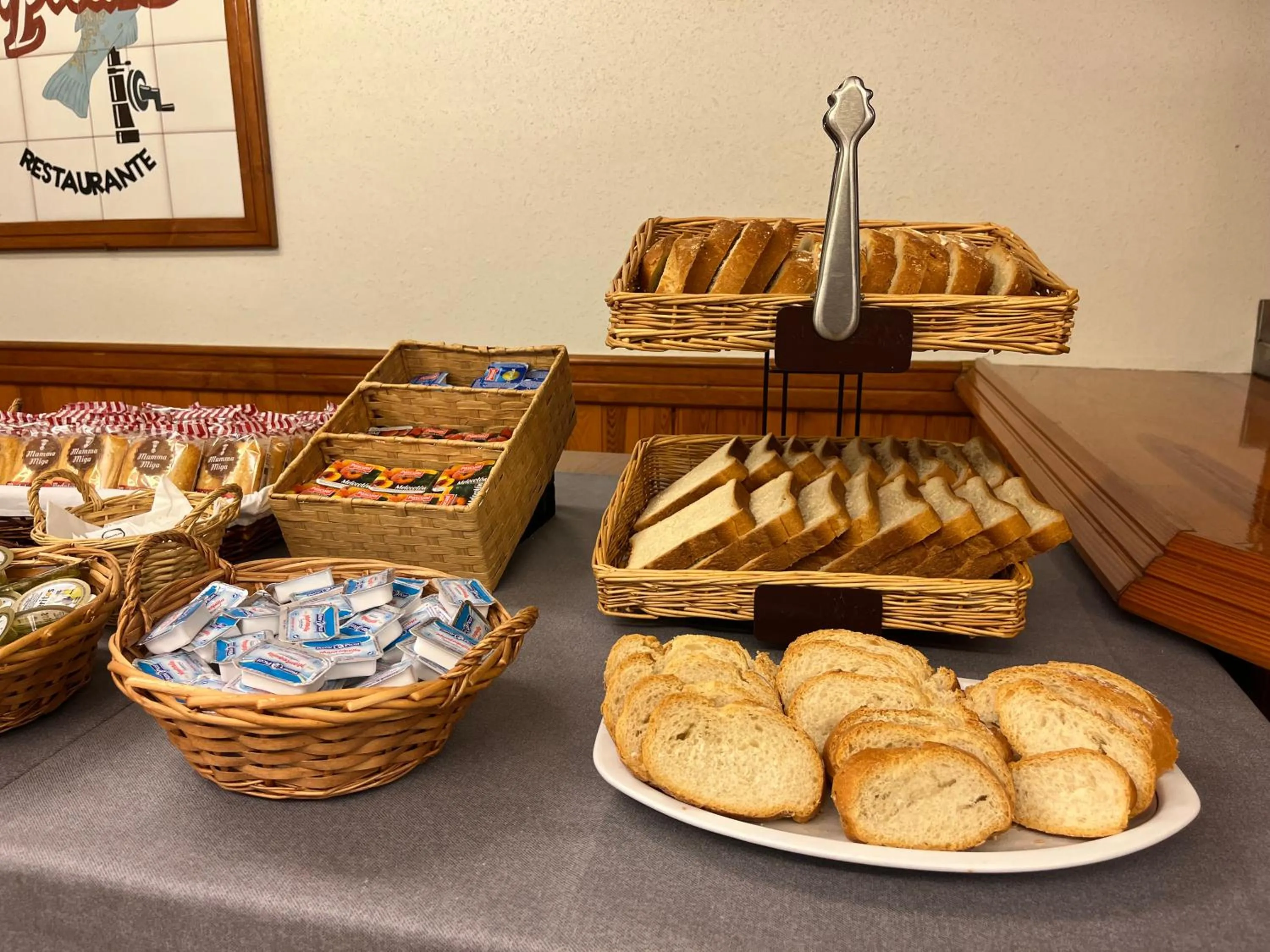 Buffet breakfast in Hotel Capitán