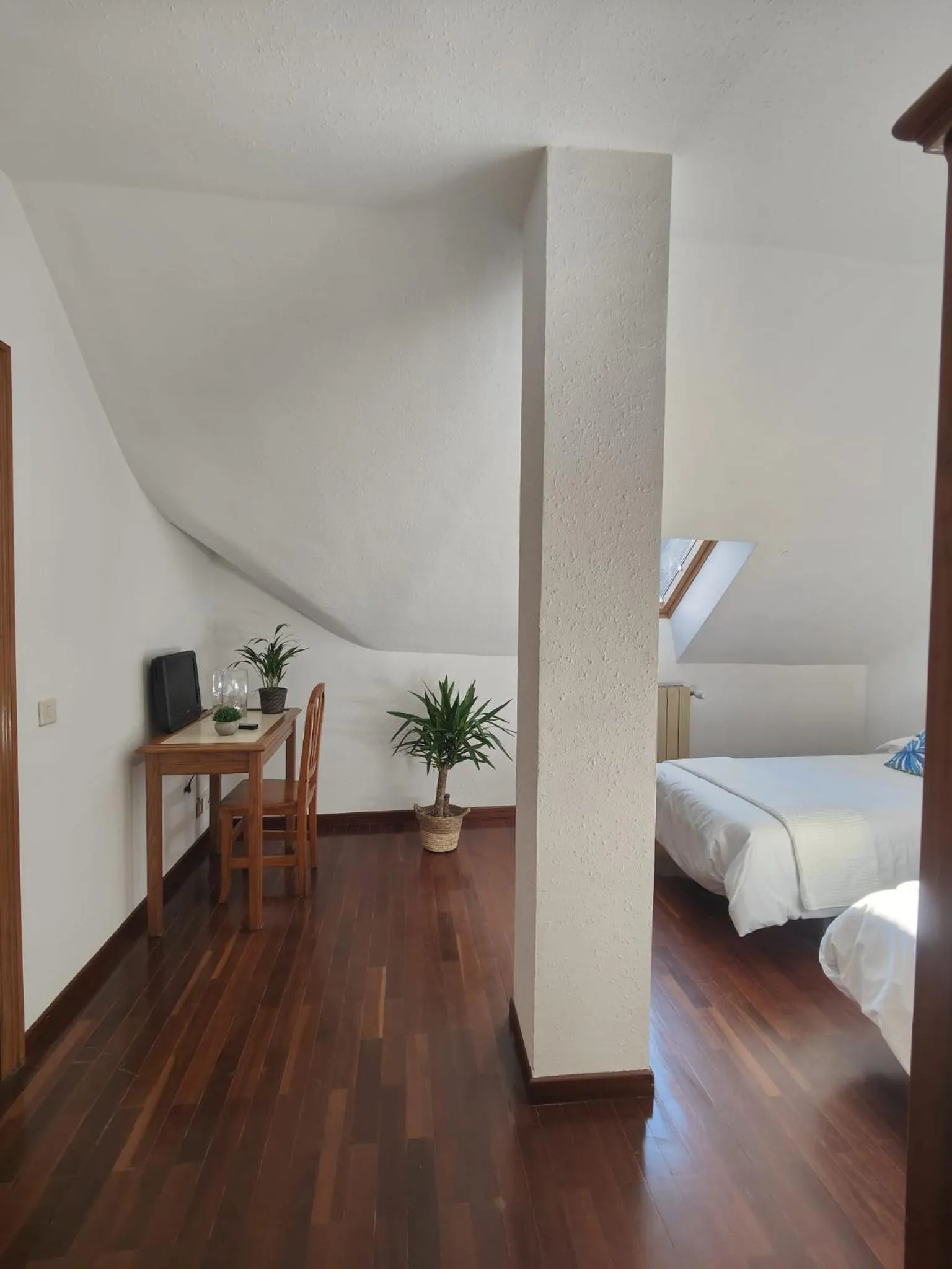 Photo of the whole room in Hotel Capitán