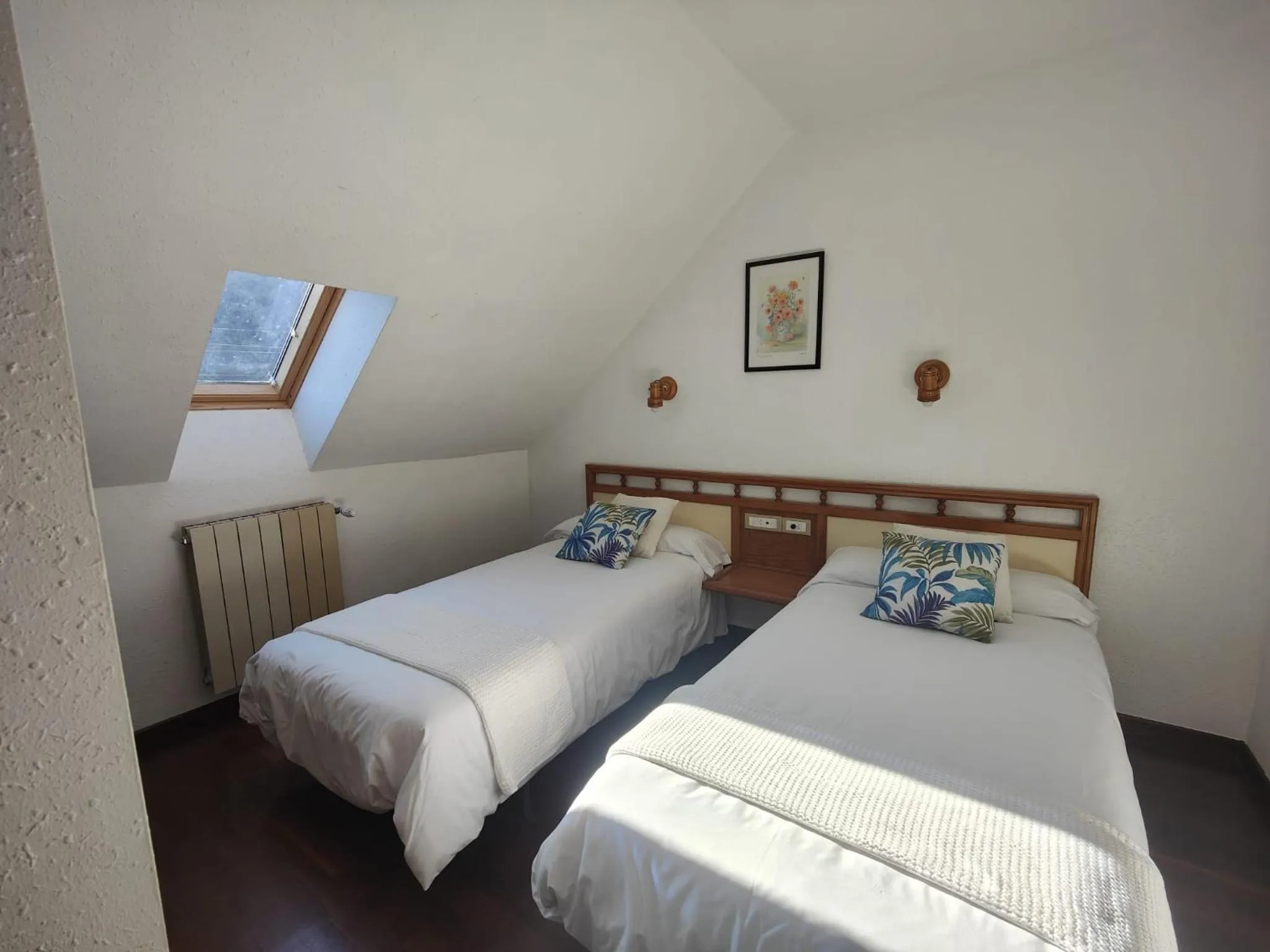 Photo of the whole room in Hotel Capitán