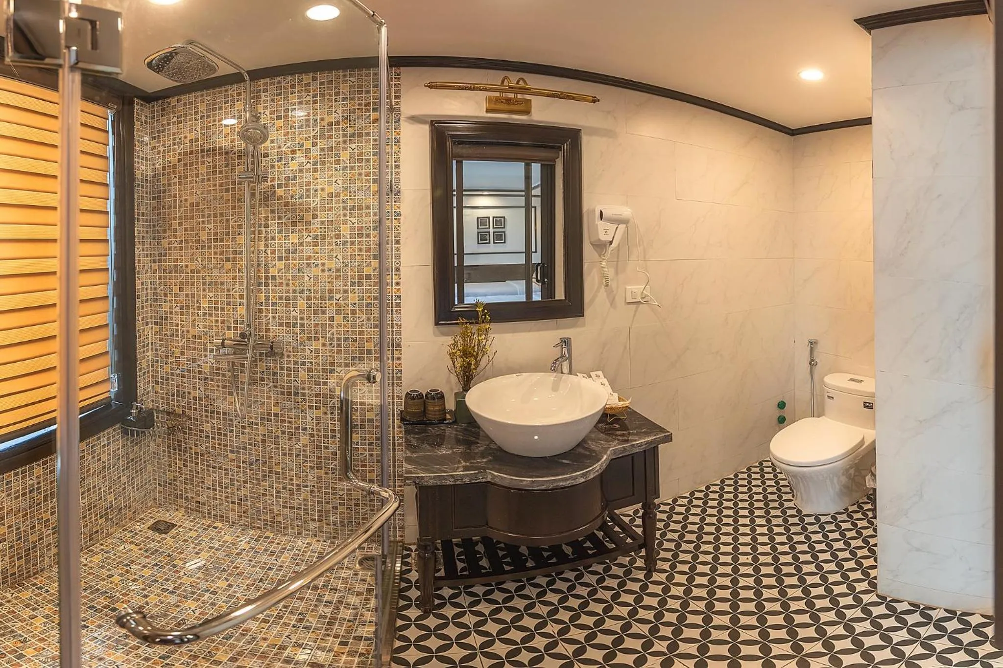 Shower in Sena Cruises - Wonder On Lan Ha Bay