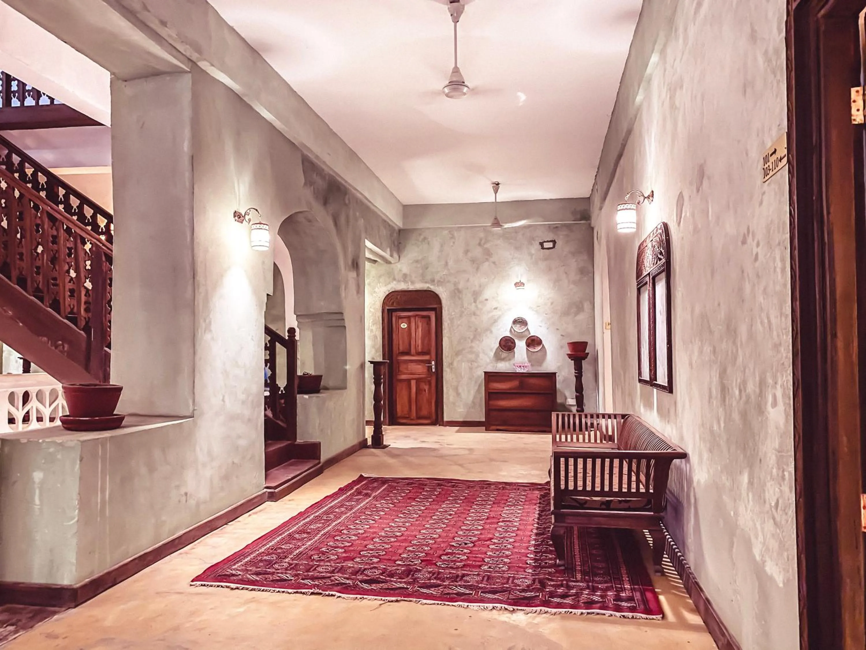 Communal lounge/ TV room in Smiles Stone Town Hotel