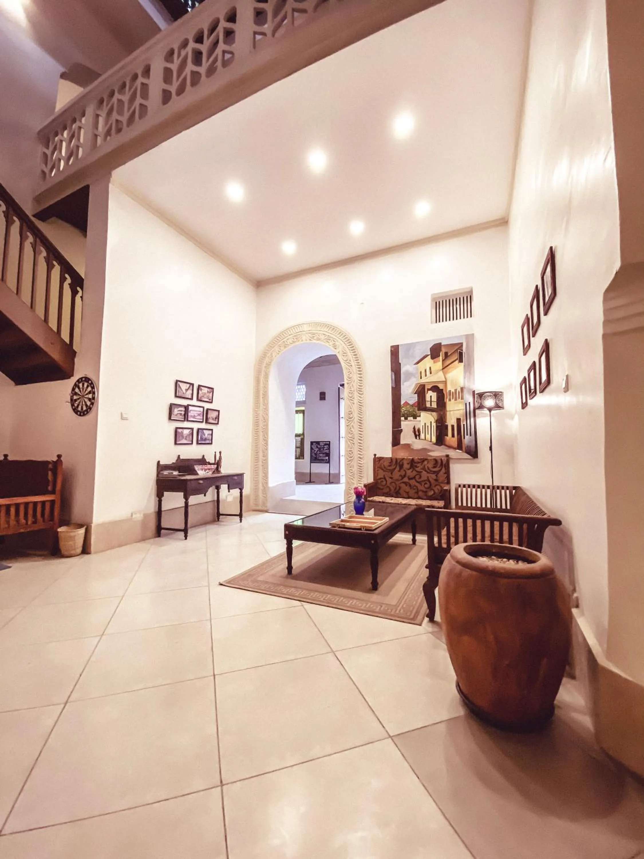 Communal lounge/ TV room in Smiles Stone Town Hotel