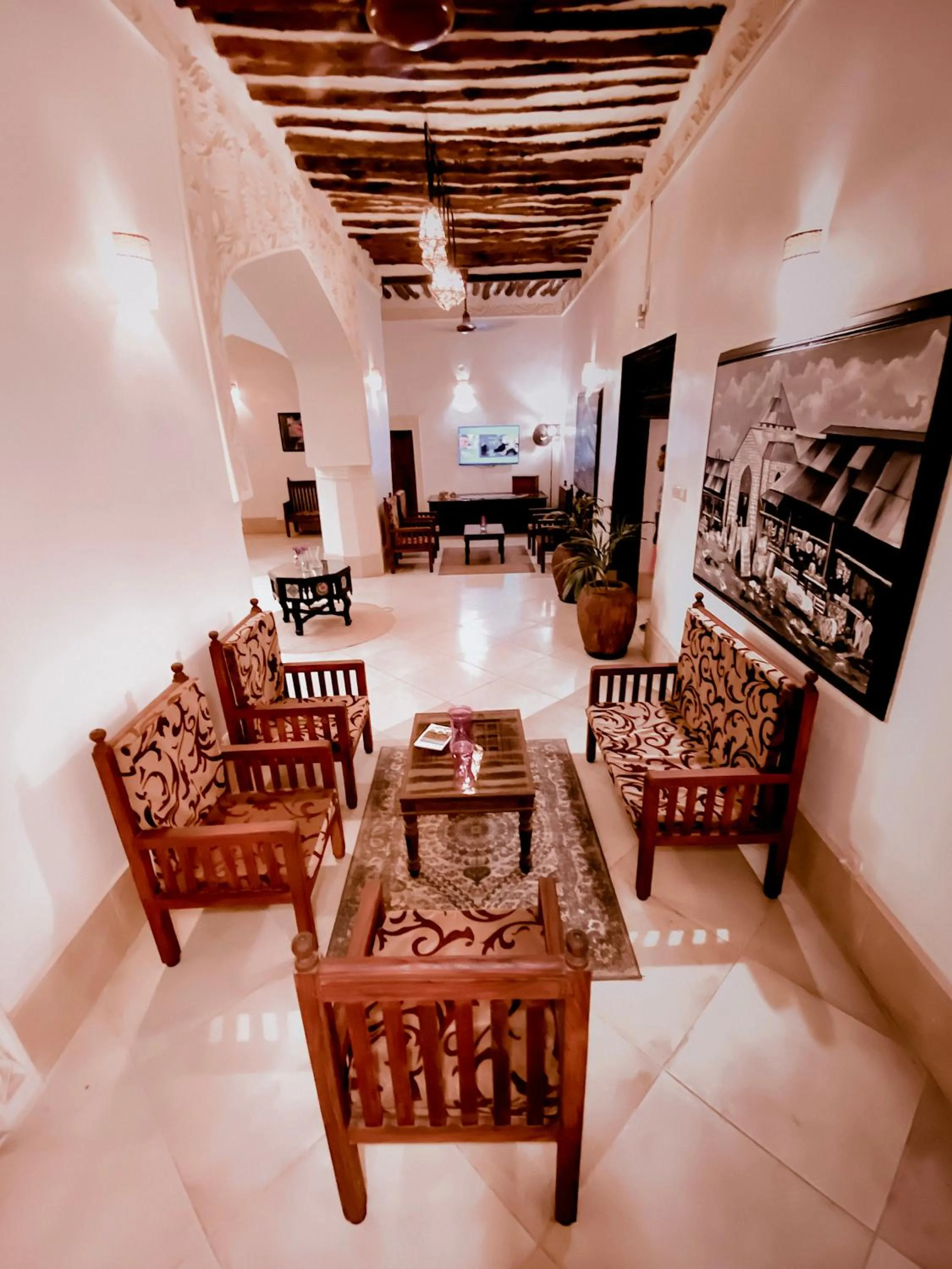 Communal lounge/ TV room in Smiles Stone Town Hotel