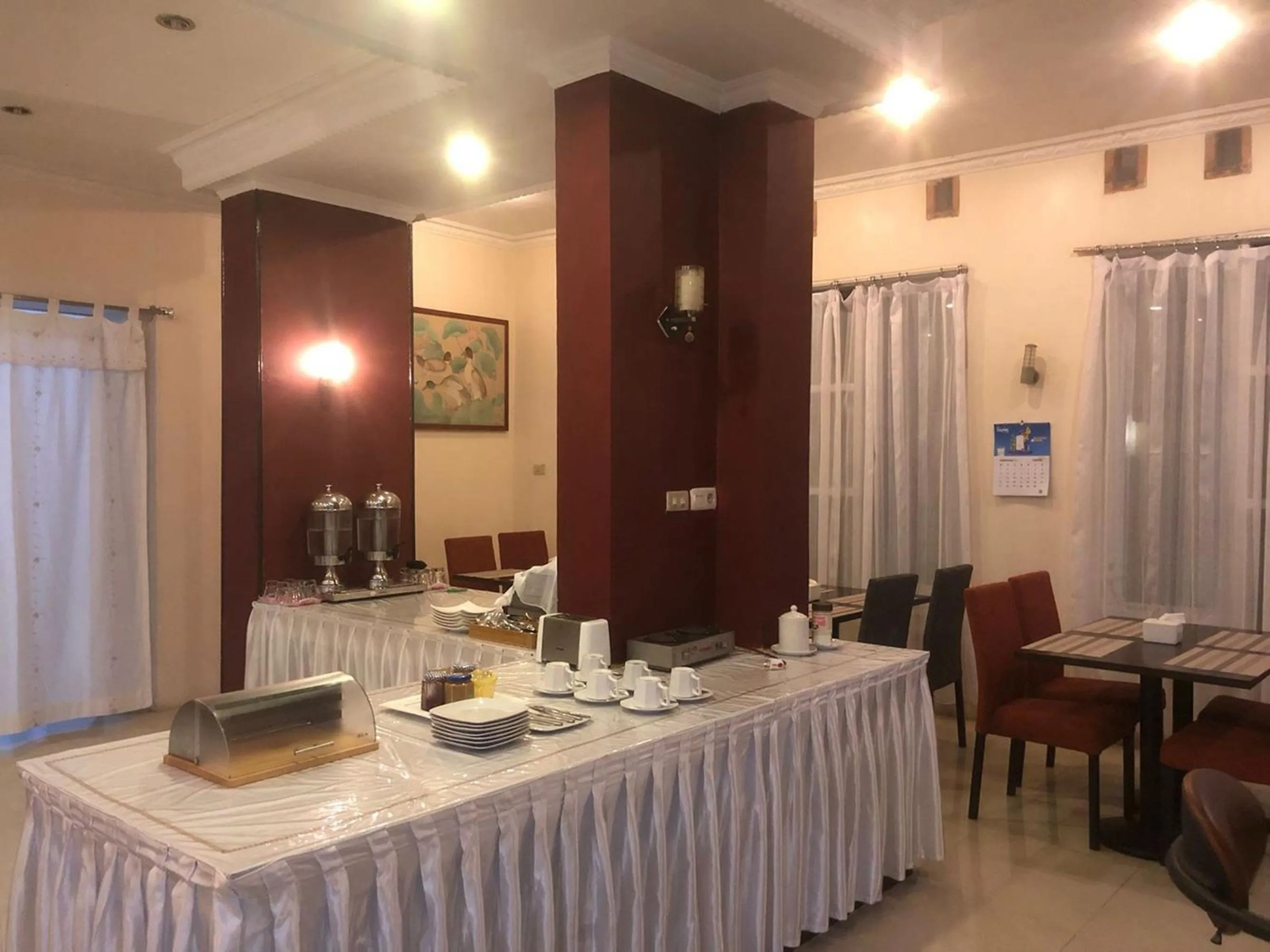 Restaurant/places to eat in Hotel Monika