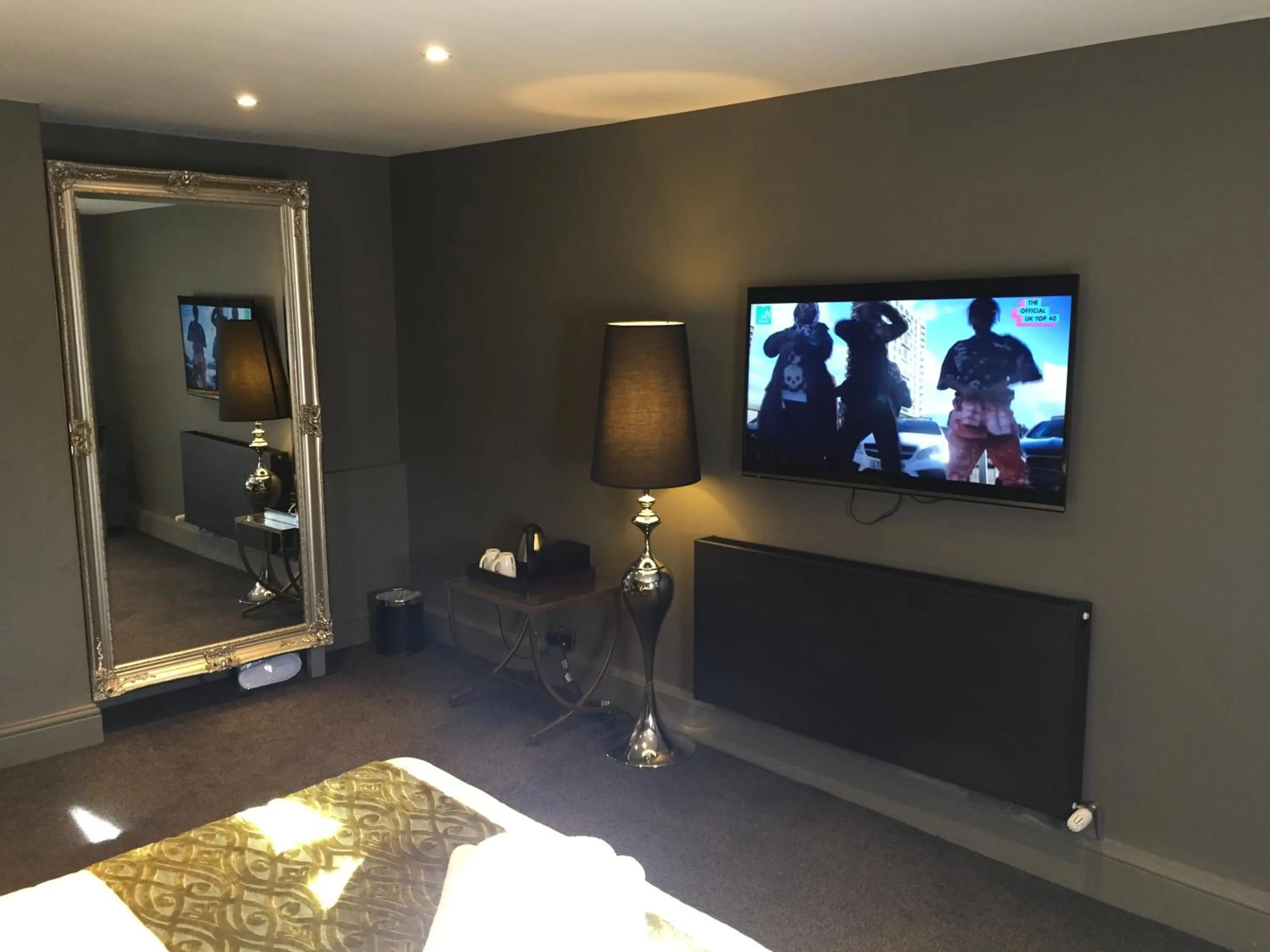 Bedroom in The Peacock