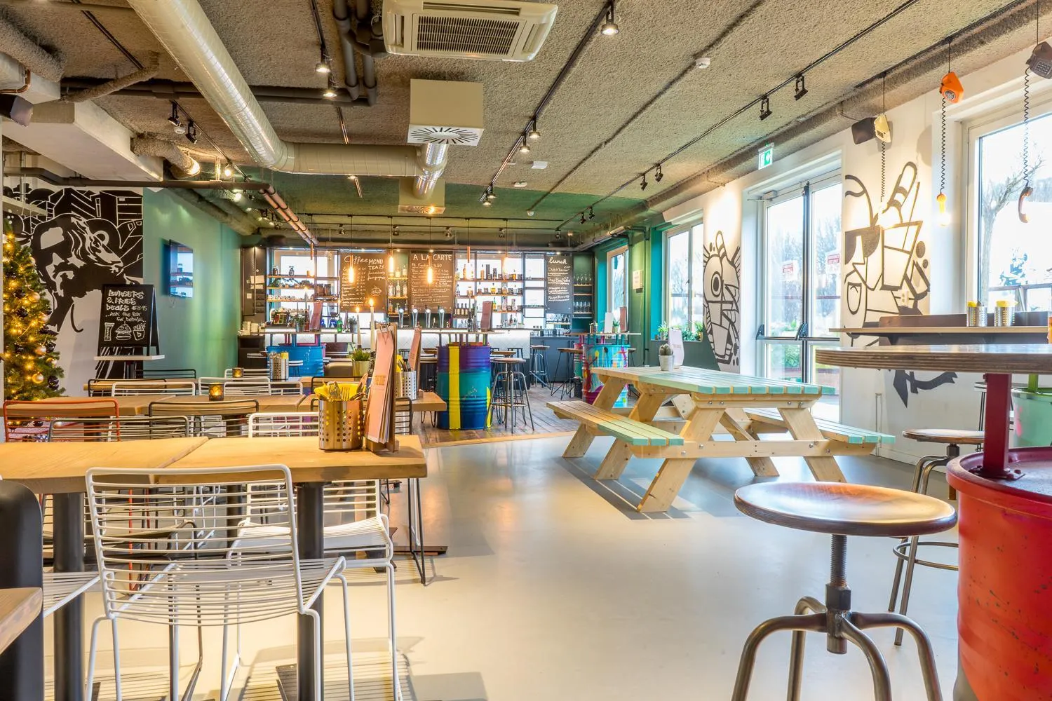 Restaurant/places to eat in Via Suites