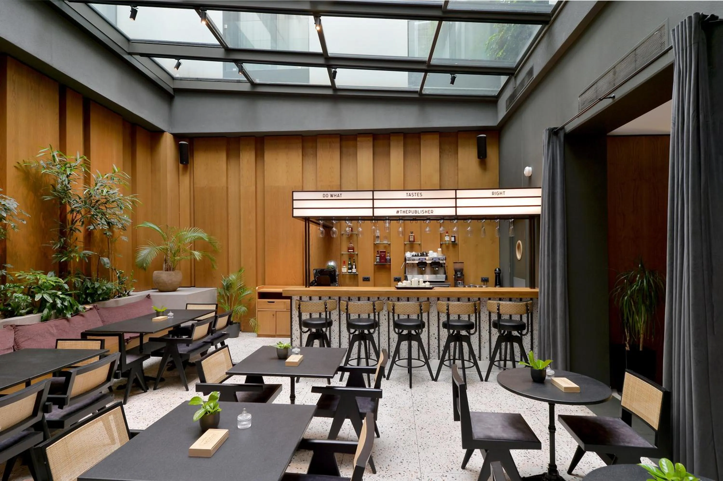 Restaurant/places to eat in The Editor Hotel Athens