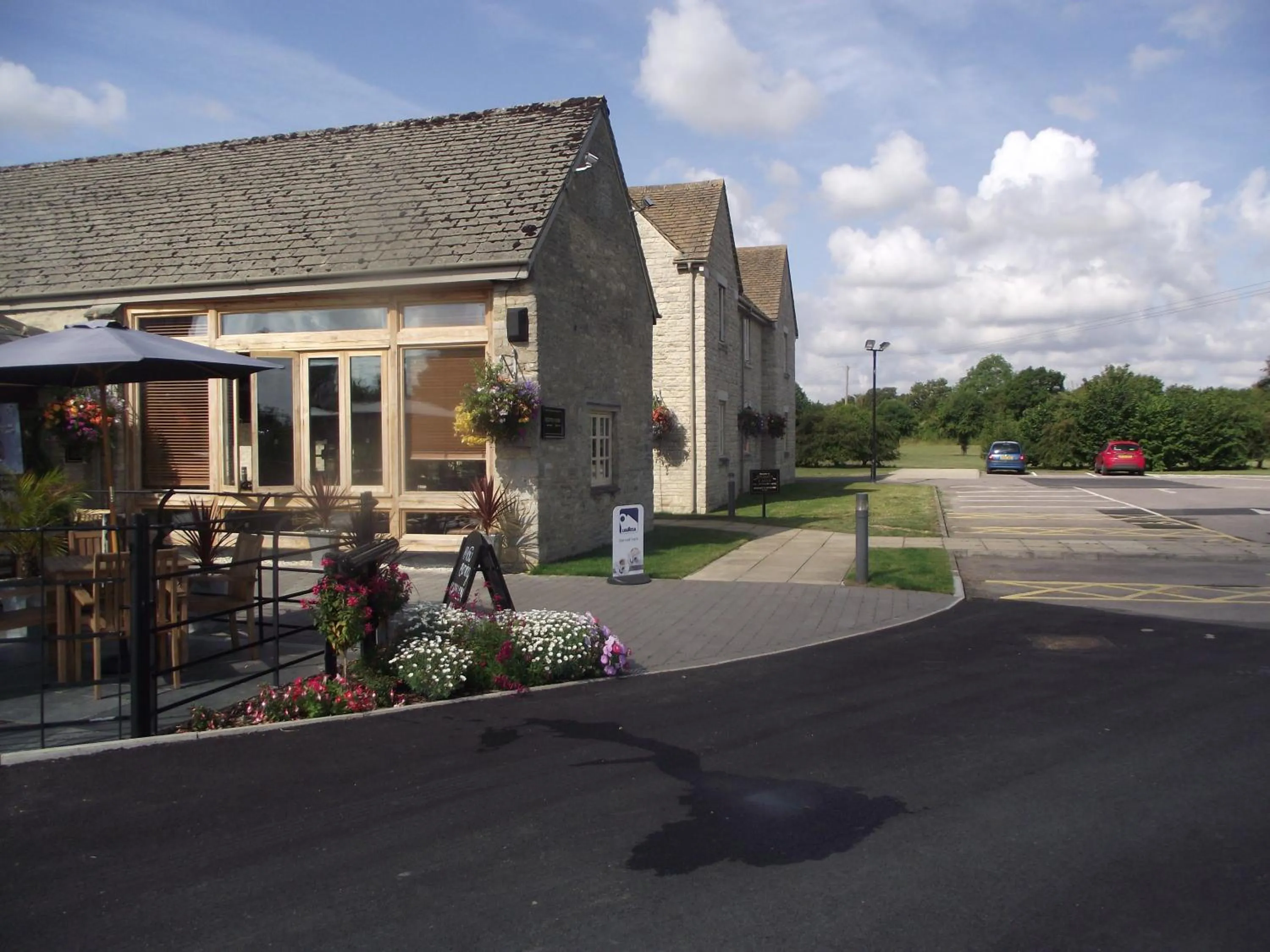 Facade/entrance in Sturdy`s Castle - Historic Coaching Inn near Blenheim Palace, Oxfordshire