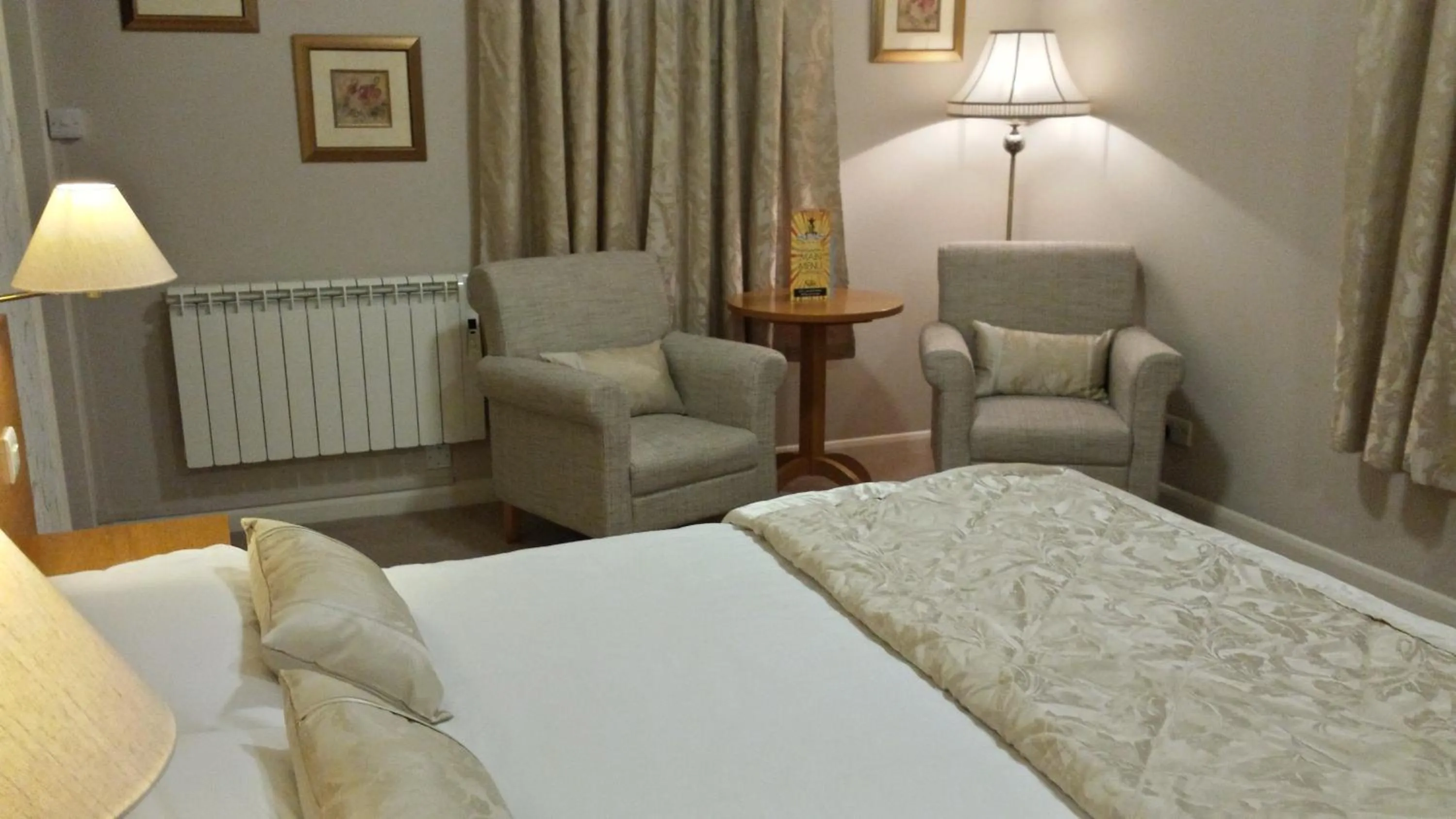 Decorative detail, Bed in Sturdy`s Castle - Historic Coaching Inn near Blenheim Palace, Oxfordshire