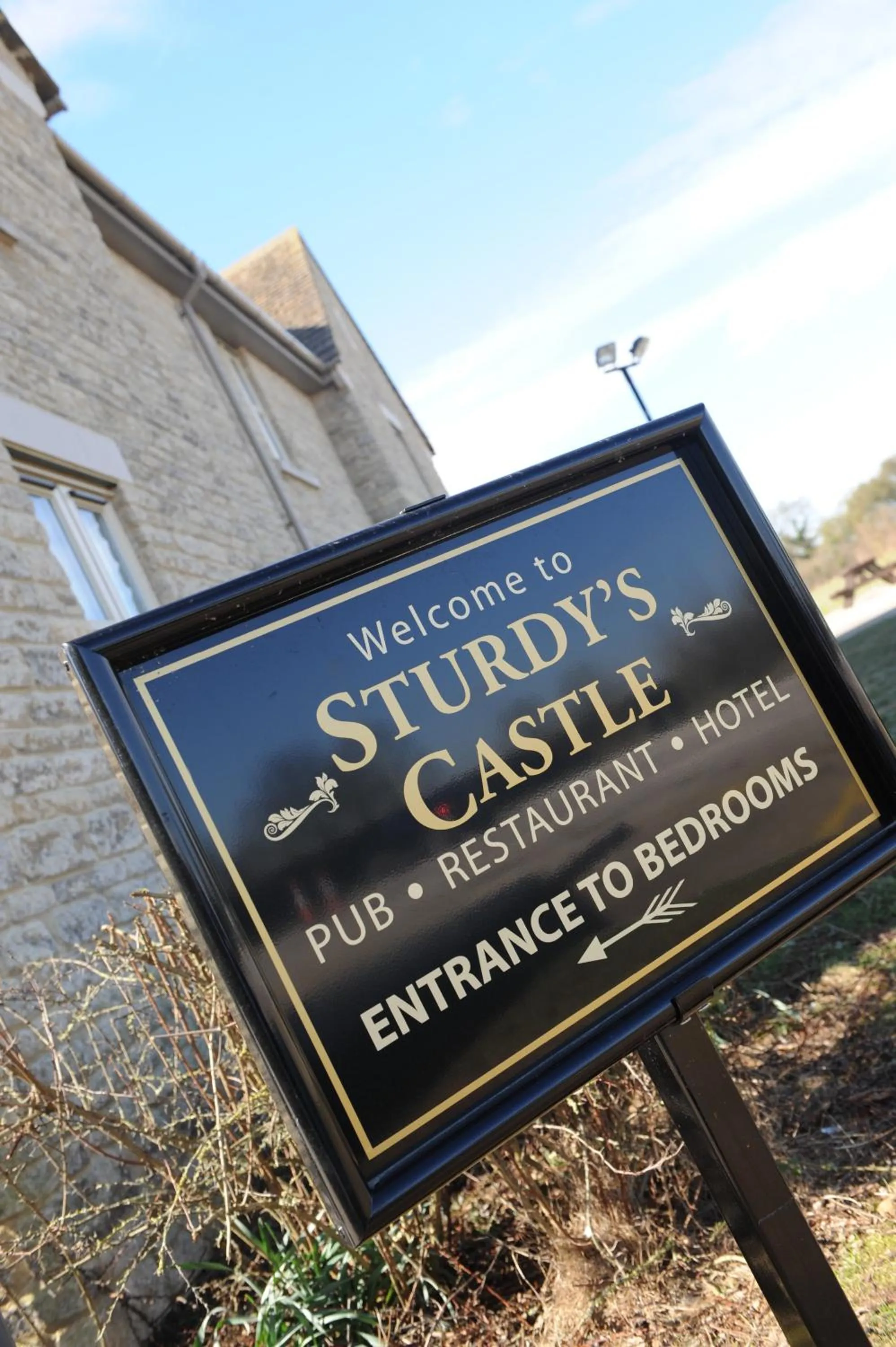 Facade/entrance in Sturdy`s Castle - Historic Coaching Inn near Blenheim Palace, Oxfordshire