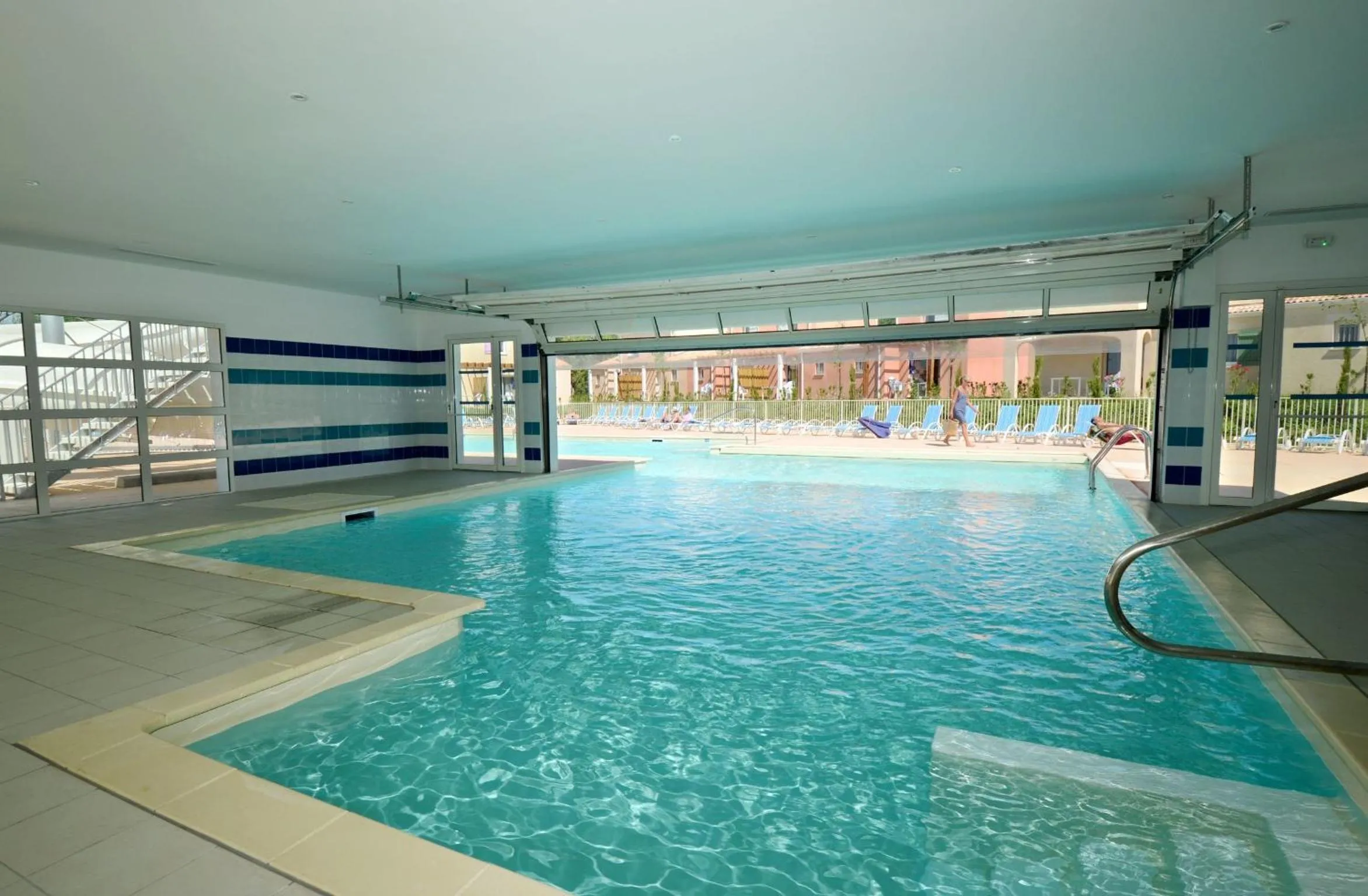 Swimming pool in Résidence Odalys Le Mas des Alpilles