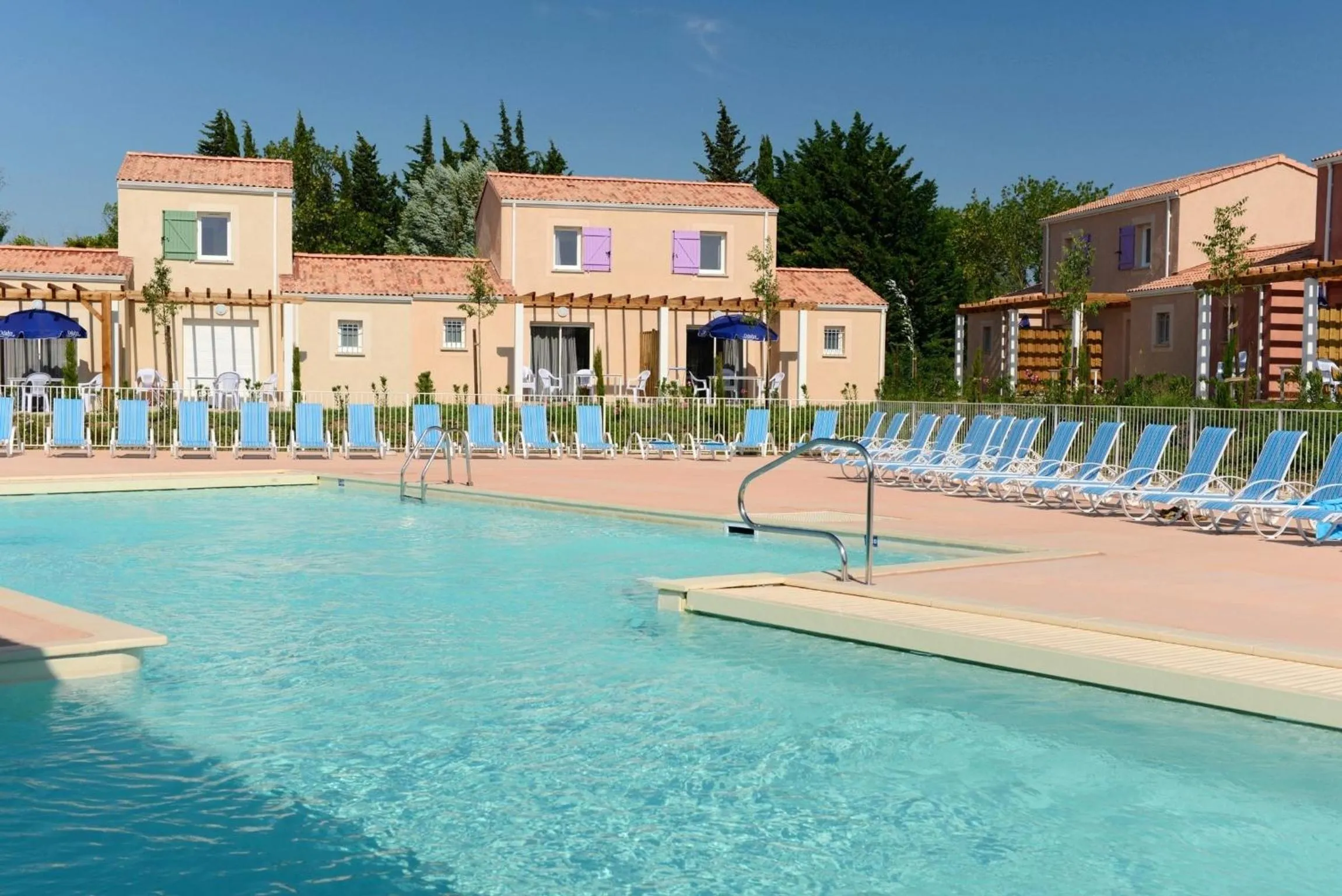 Swimming pool in Résidence Odalys Le Mas des Alpilles