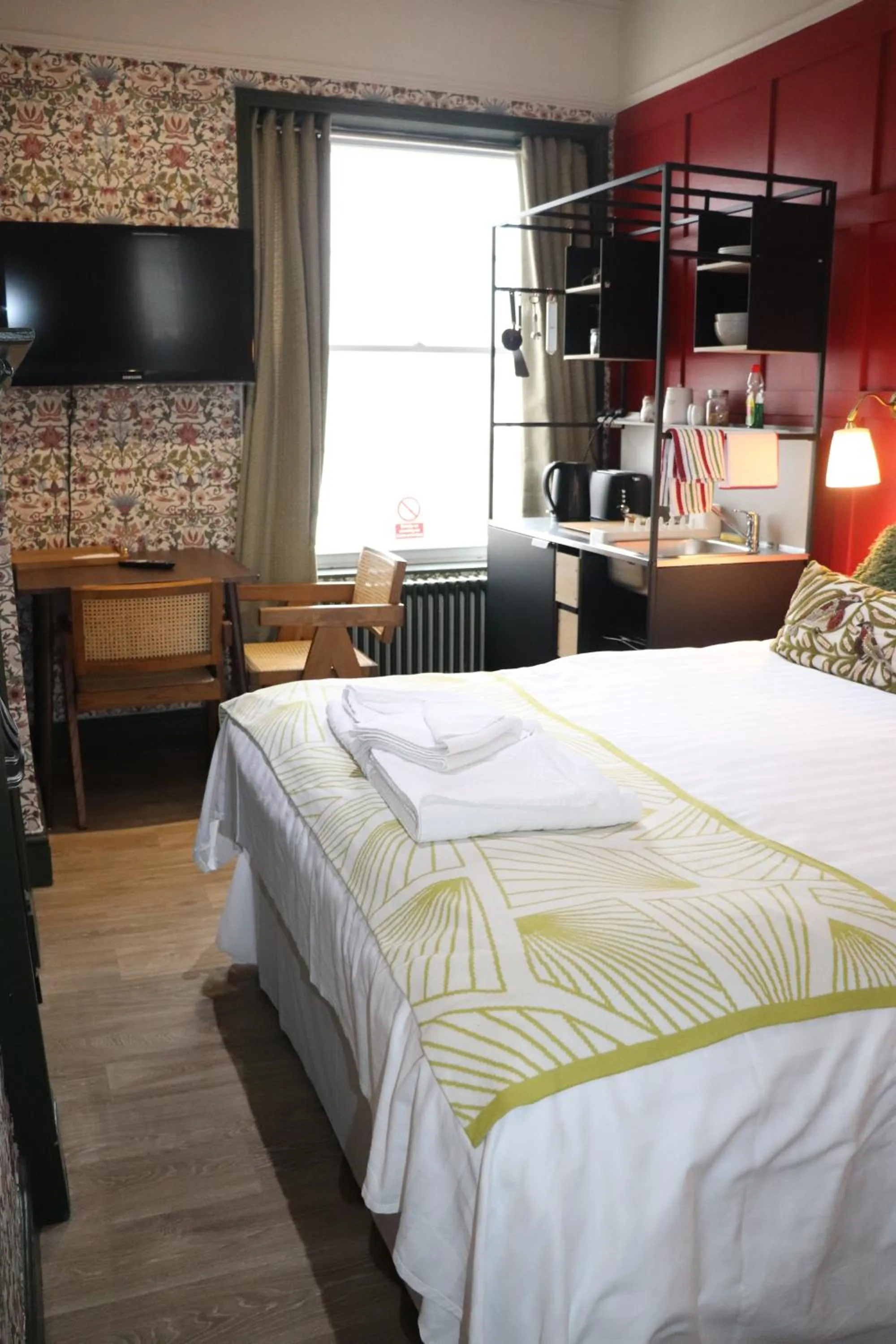 Bedroom, Bed in Rooms on The Prom