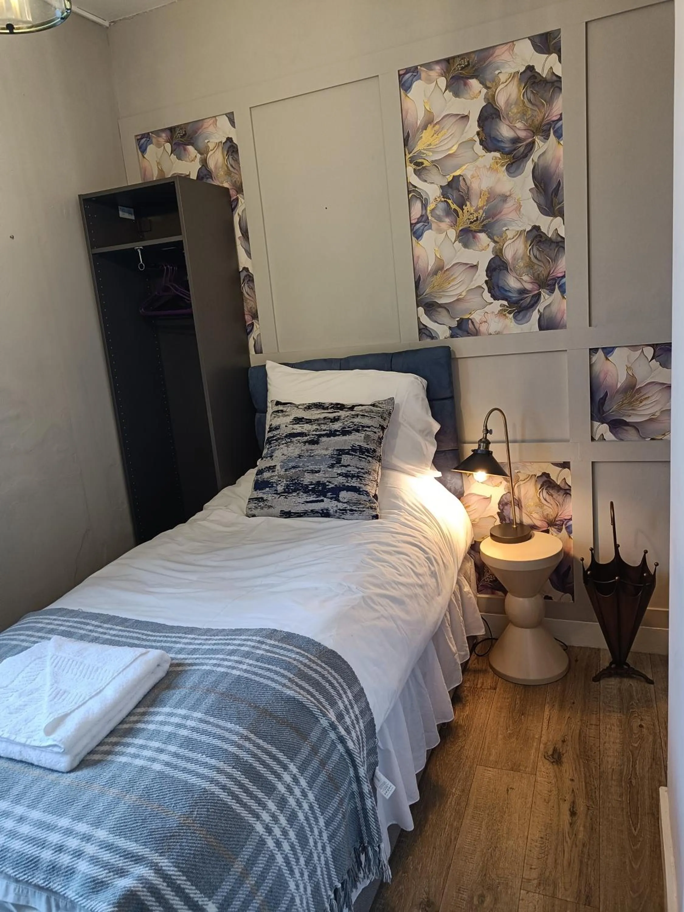 Photo of the whole room, Bed in Rooms on The Prom