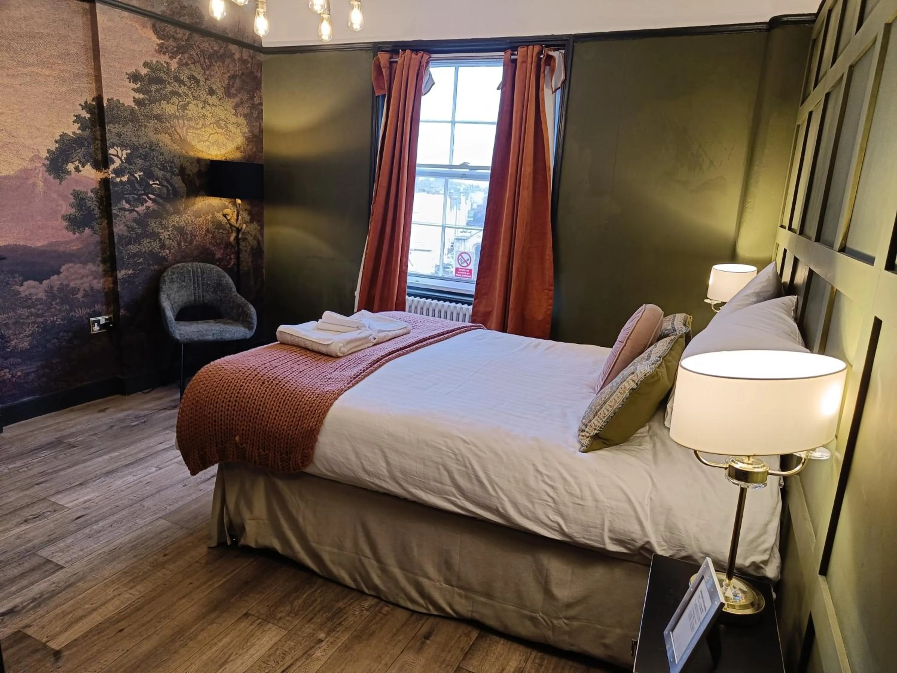 Bedroom, Bed in Rooms on The Prom