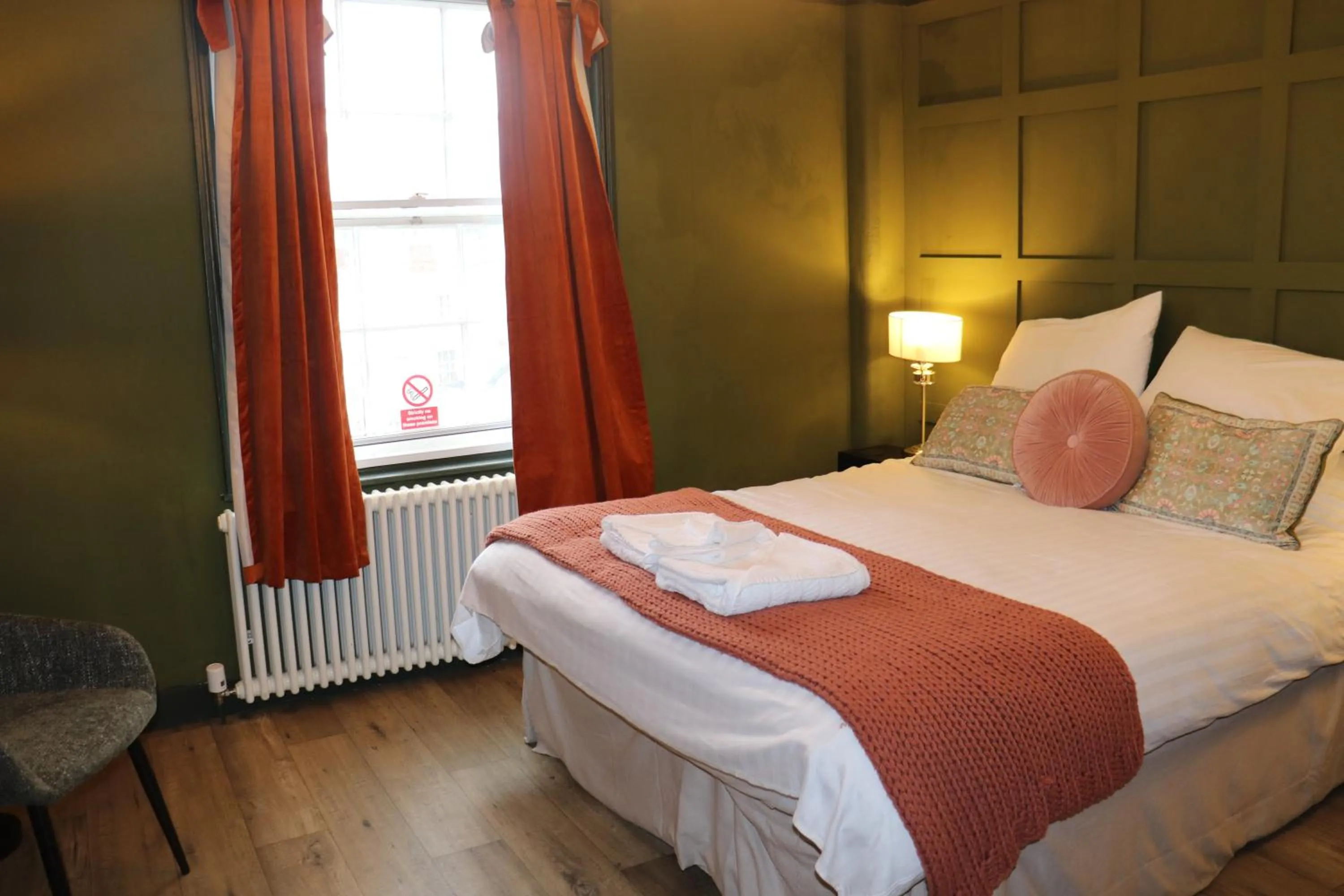 Bedroom, Bed in Rooms on The Prom