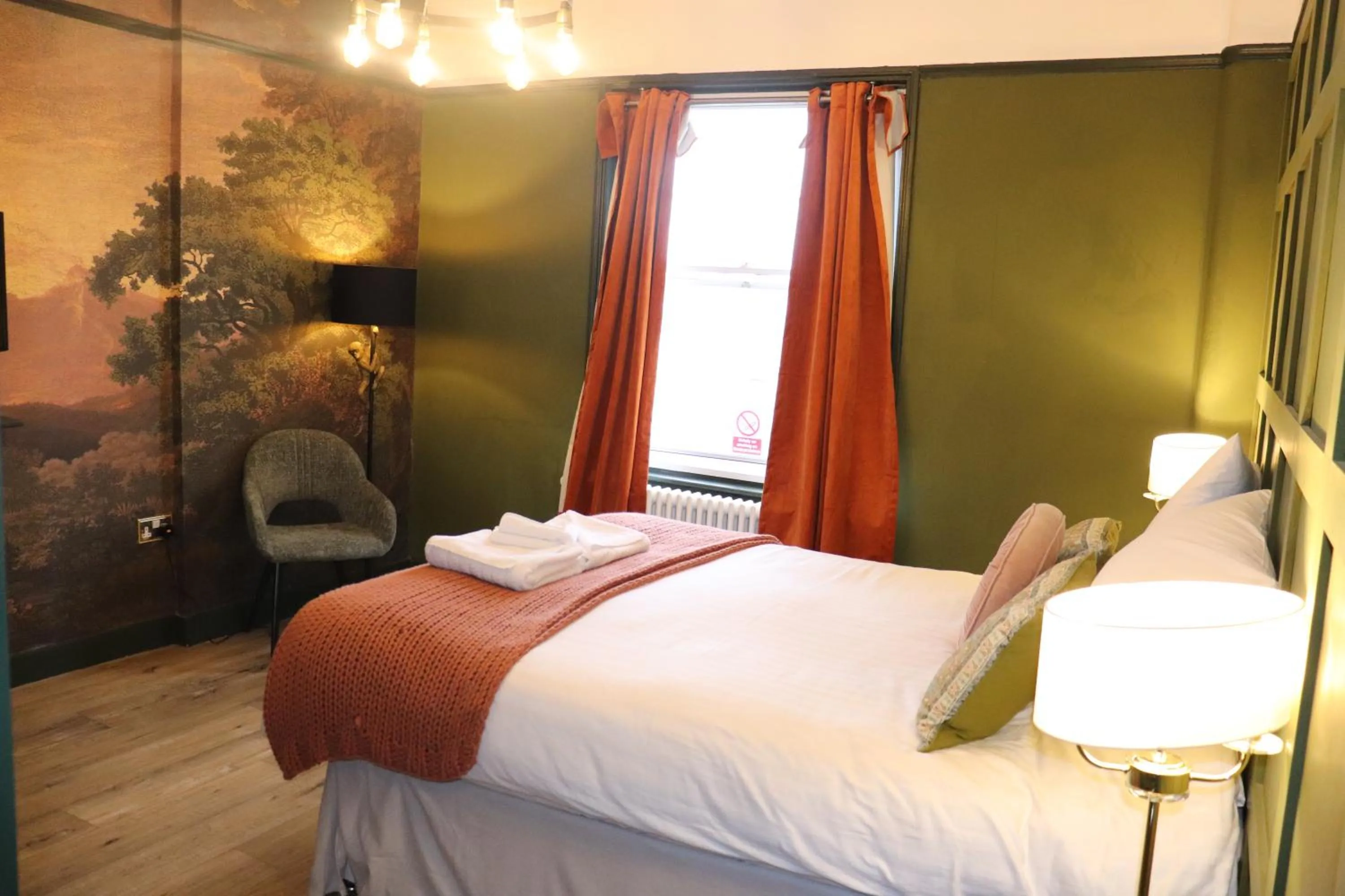 Photo of the whole room, Bed in Rooms on The Prom