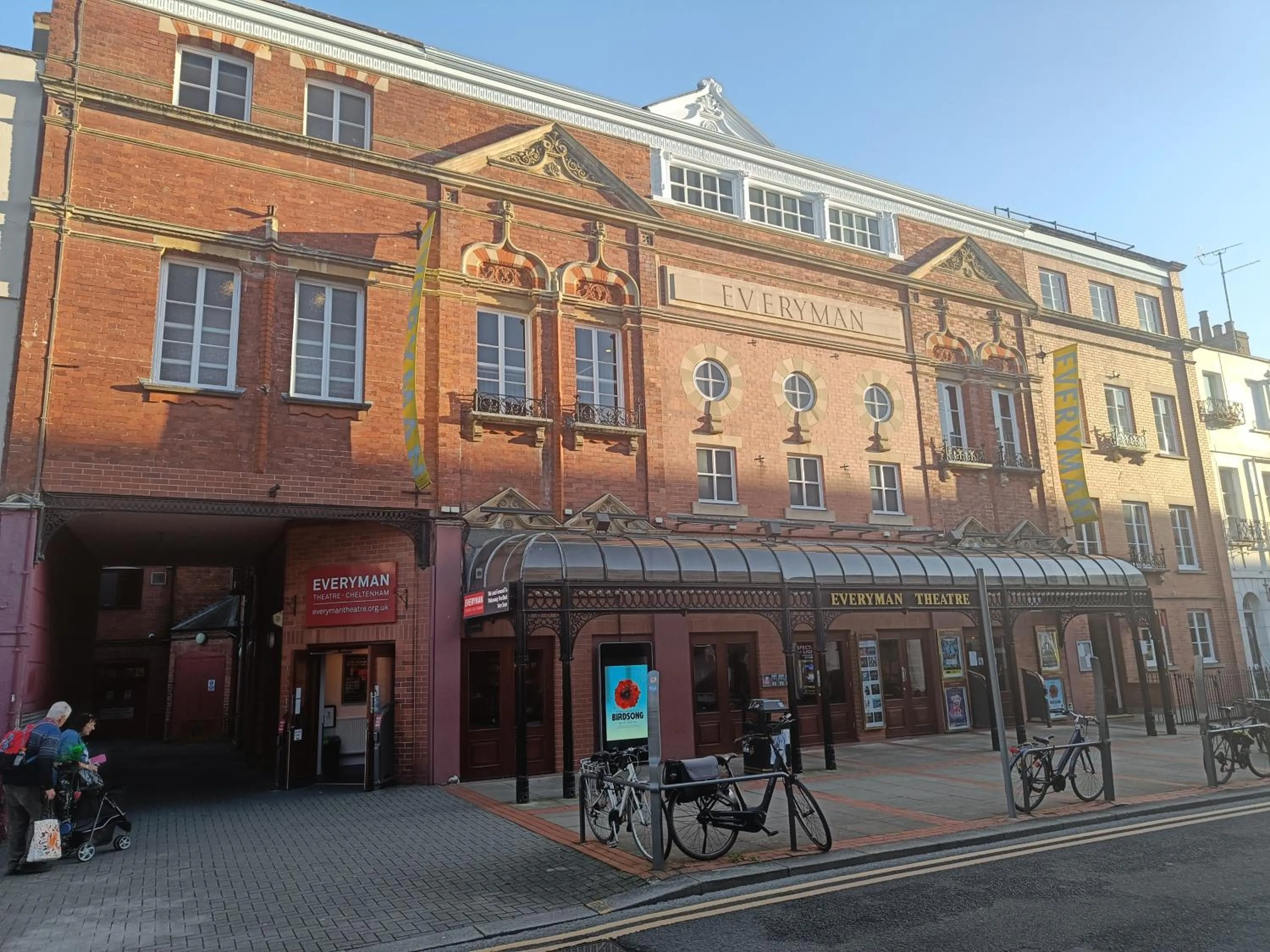 Entertainment in Rooms on The Prom