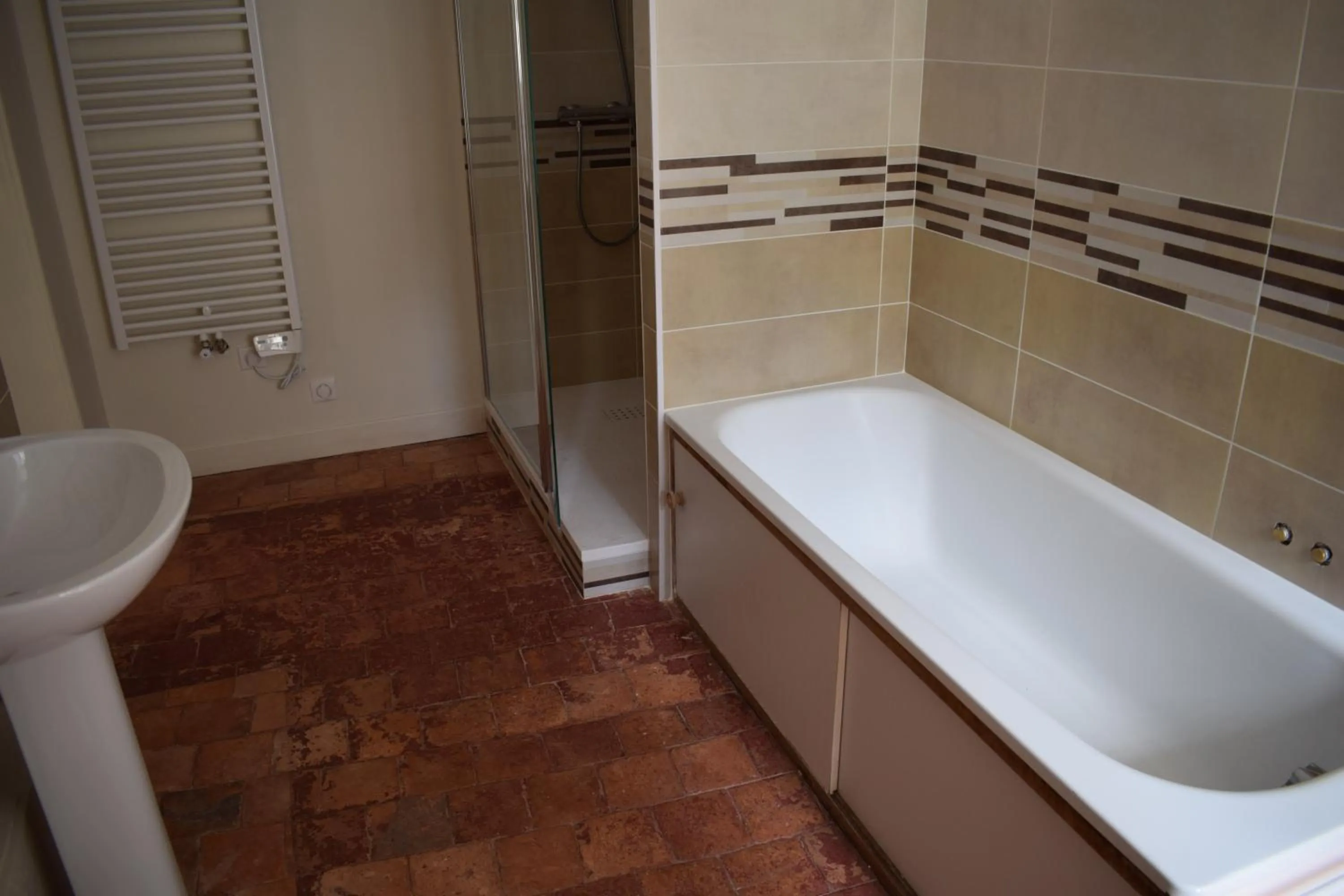 Shower in L'Aventure