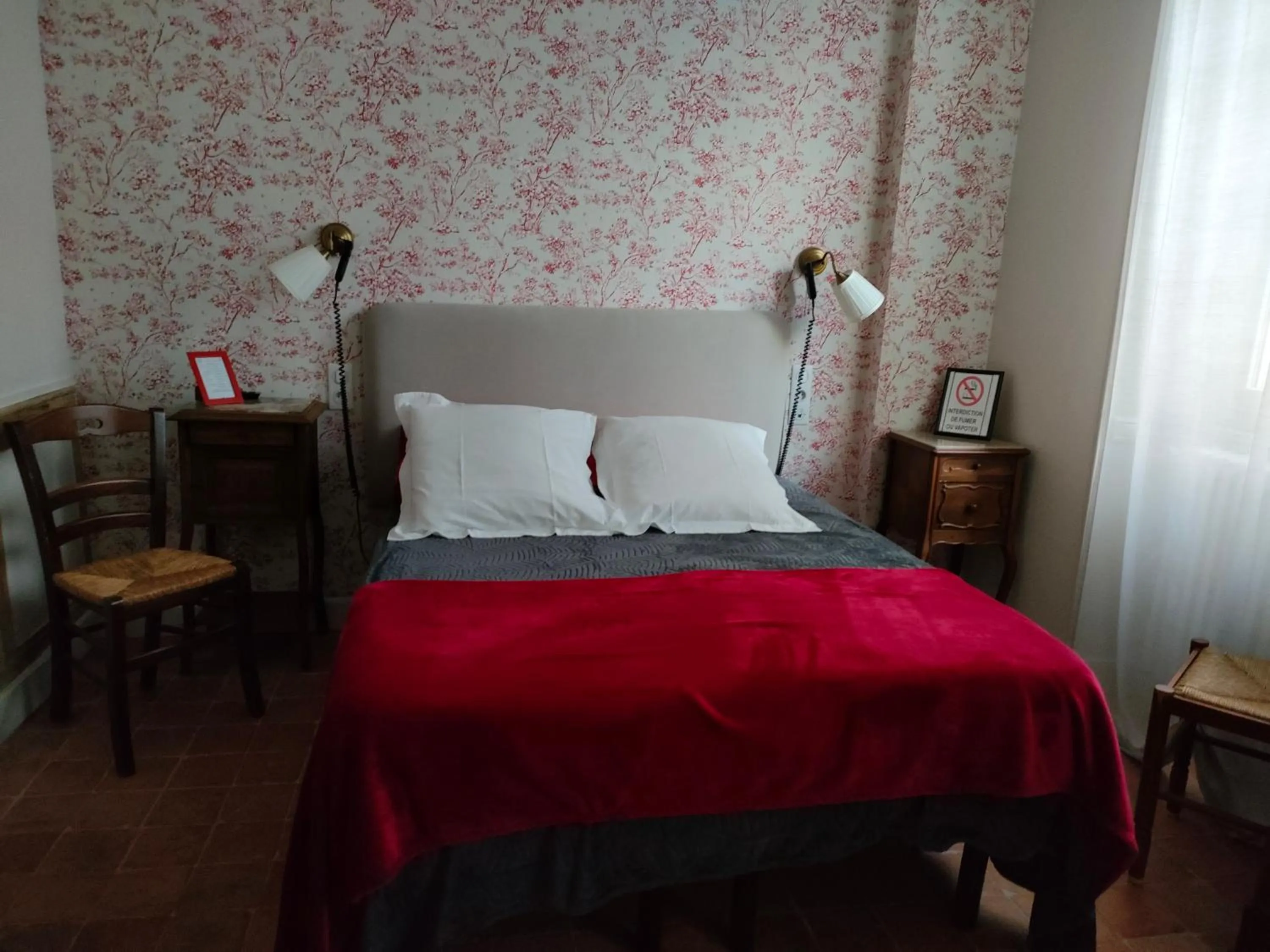 Bedroom, Bed in L'Aventure