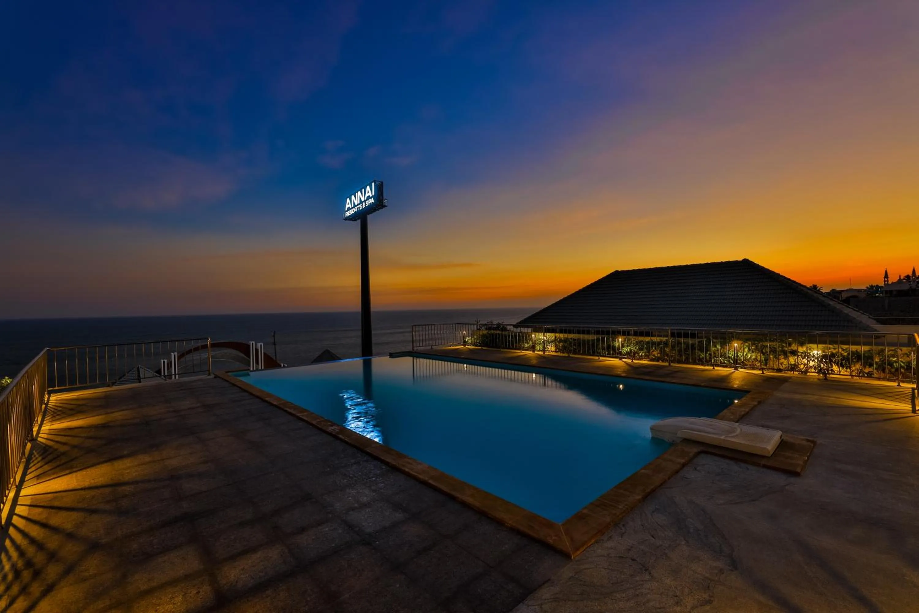 Swimming pool in Annai Resorts & Spa