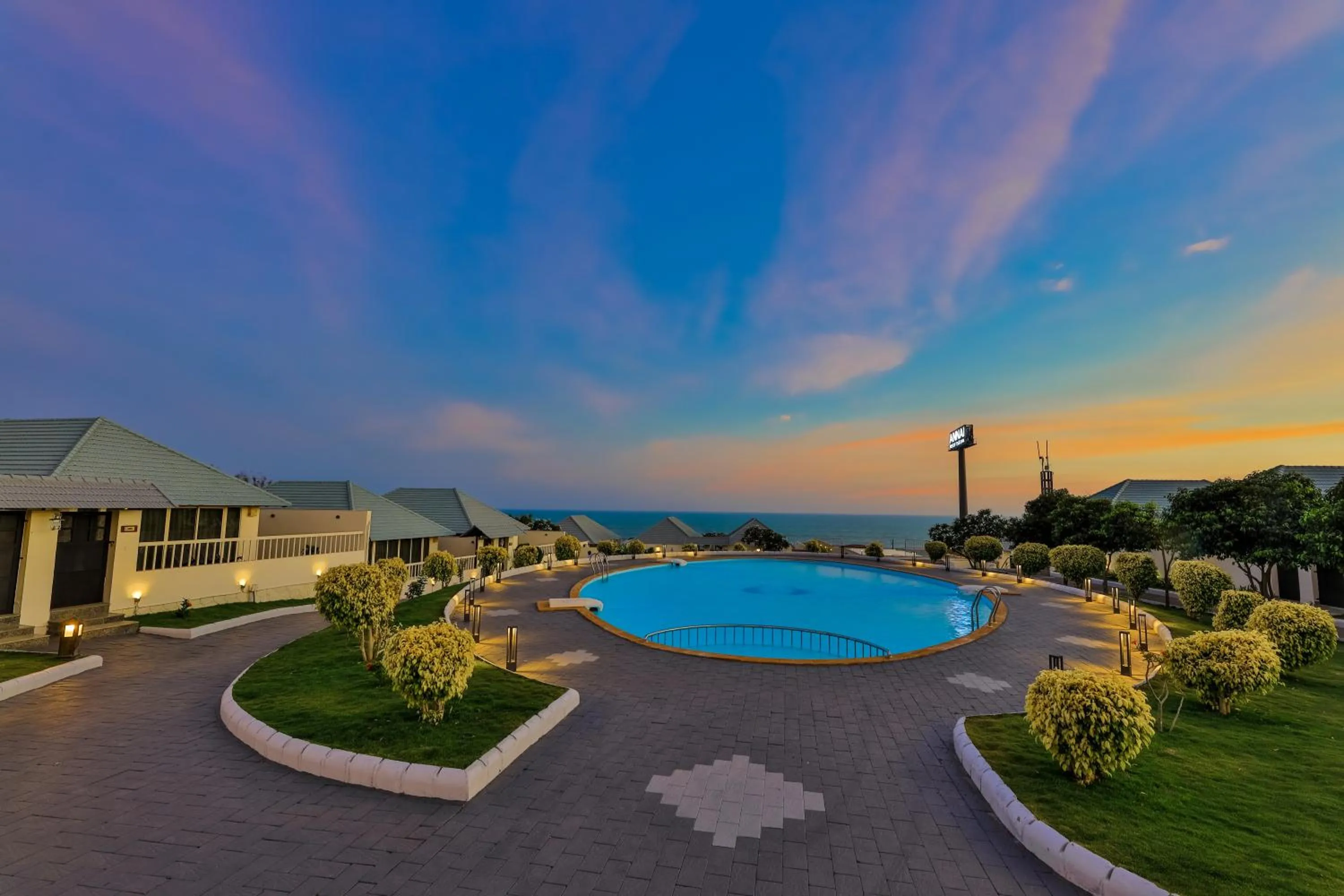 Swimming pool in Annai Resorts & Spa