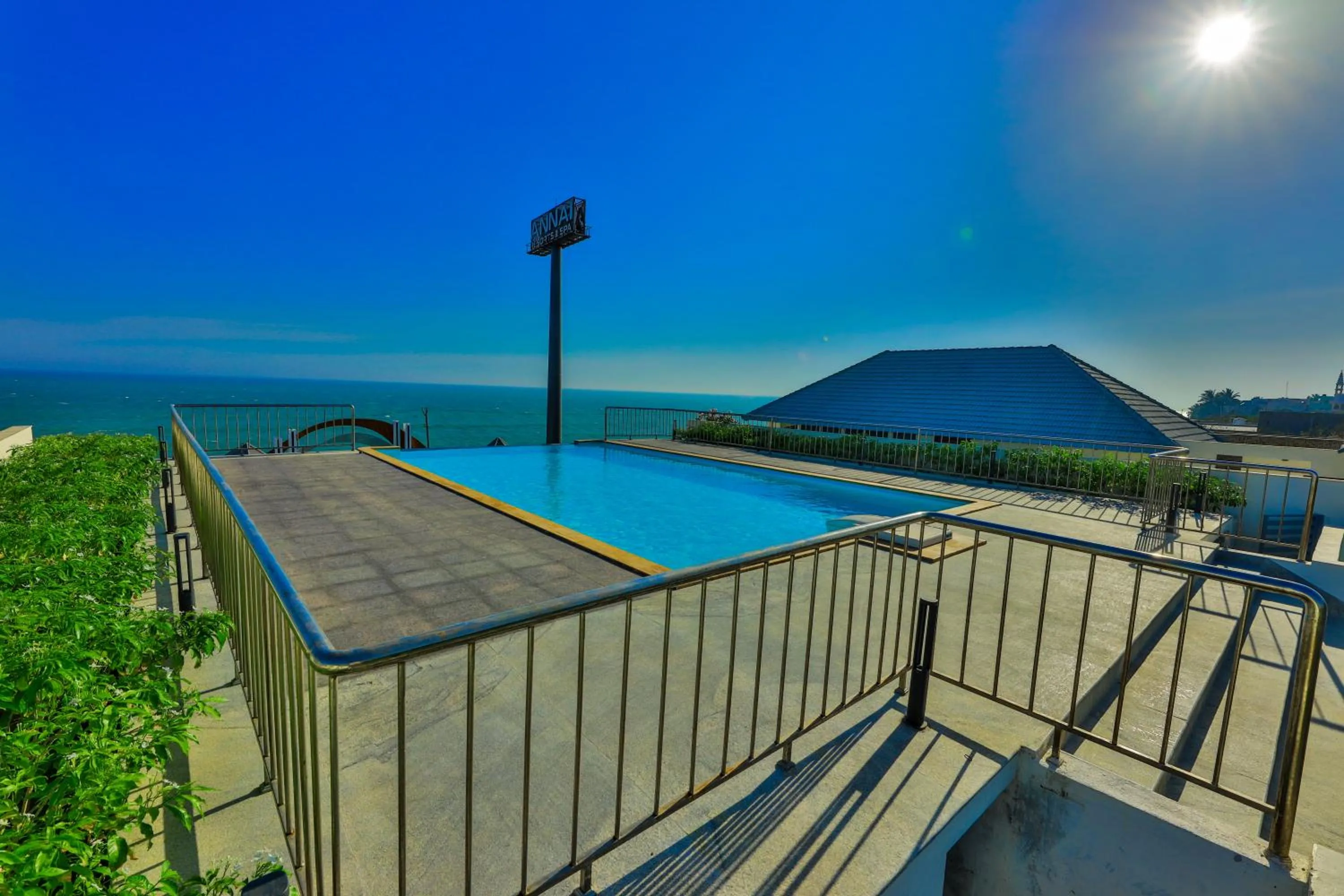 Swimming pool in Annai Resorts & Spa