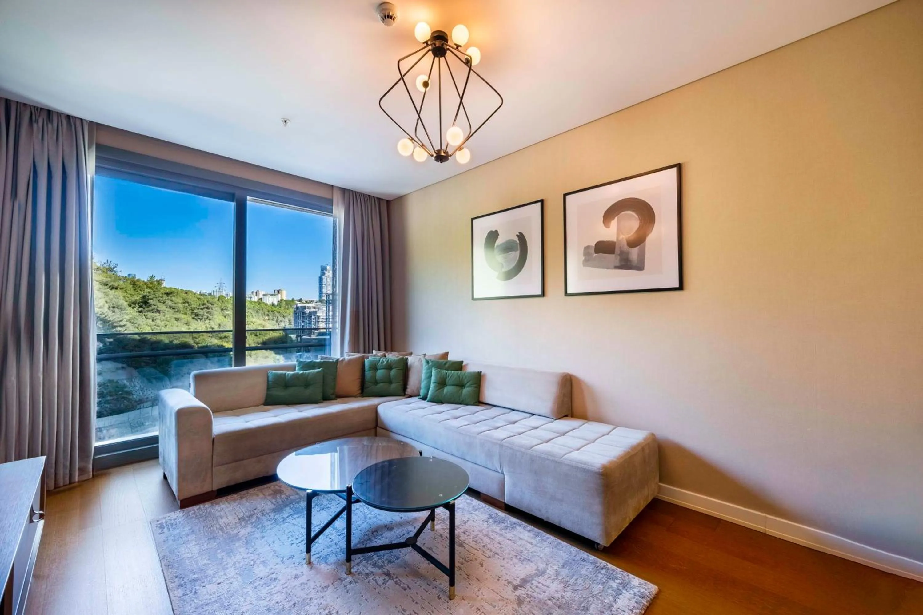 Photo of the whole room in Radisson Residences Vadistanbul