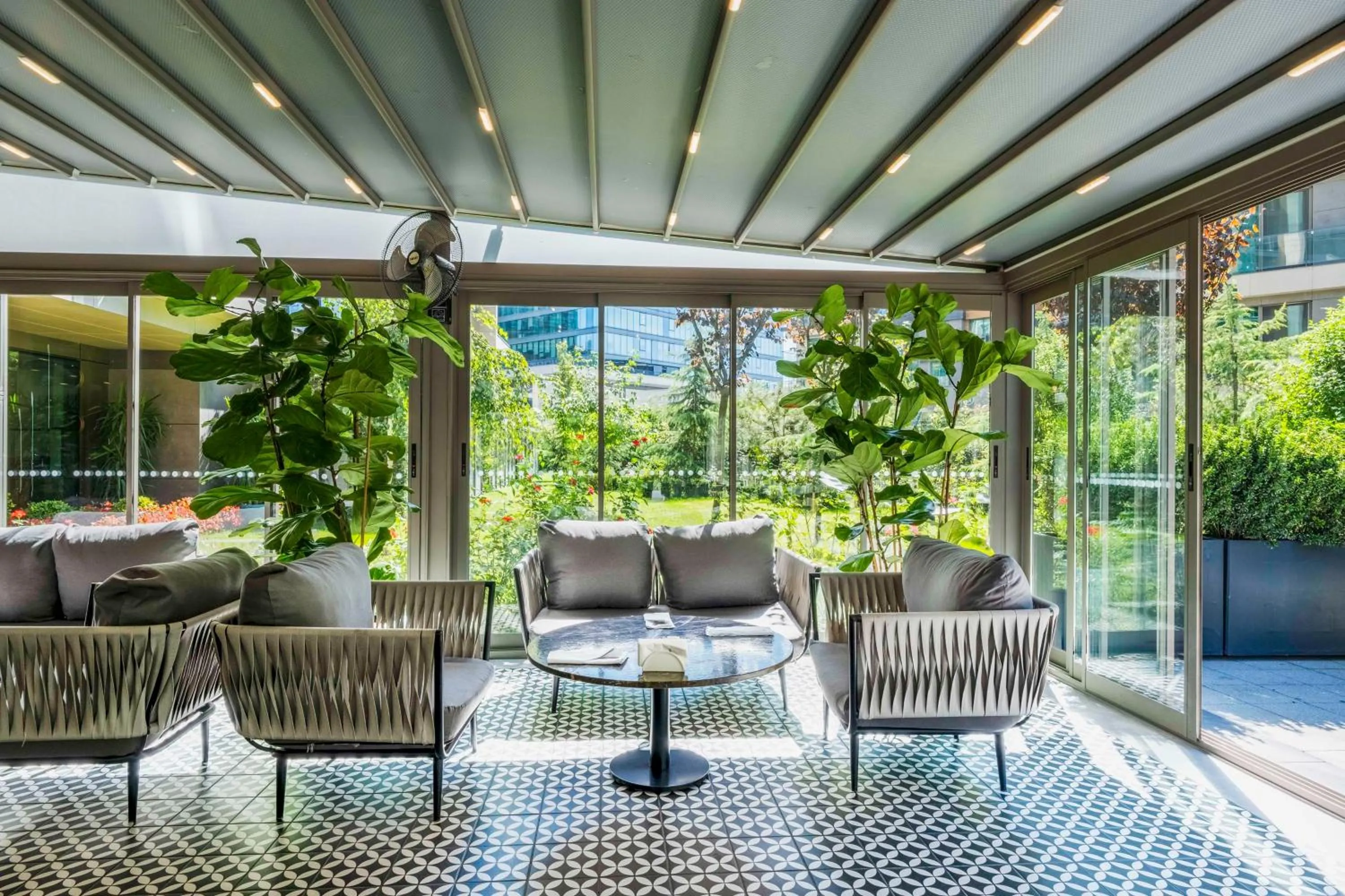 Restaurant/places to eat in Radisson Residences Vadistanbul