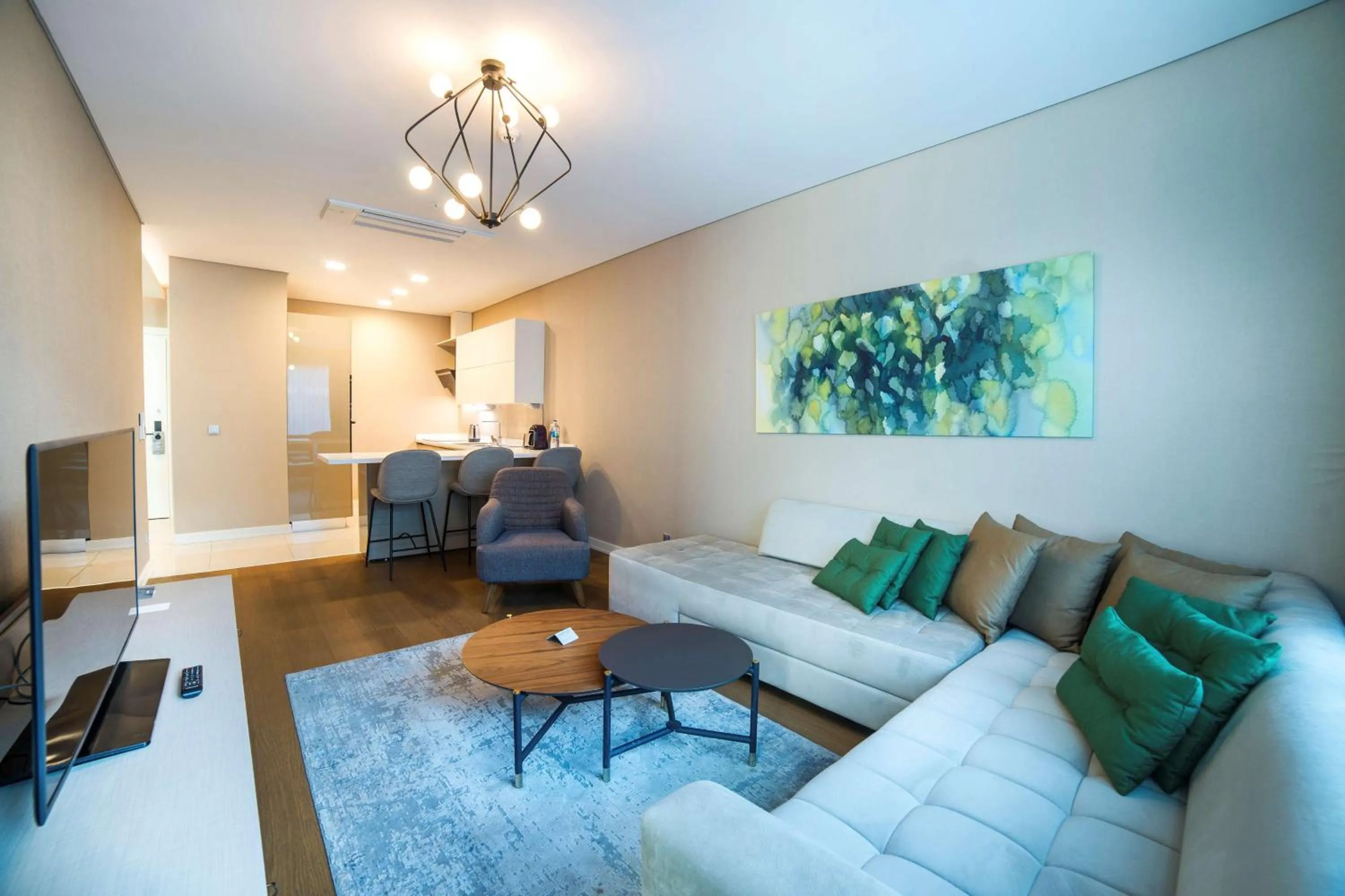 Photo of the whole room in Radisson Residences Vadistanbul